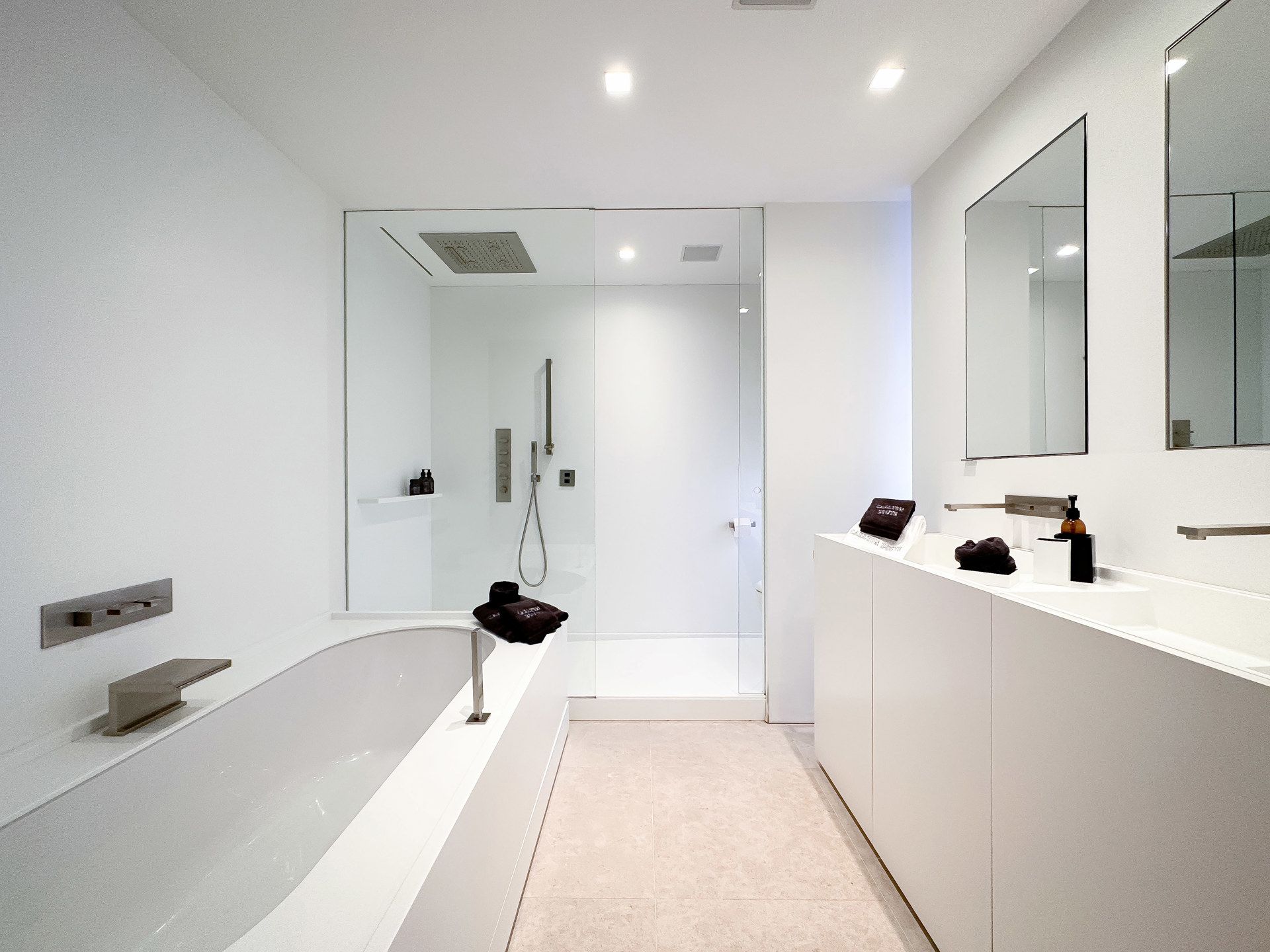 Uitzonderlijk appartement in de iconische residentie Carlton foto 24