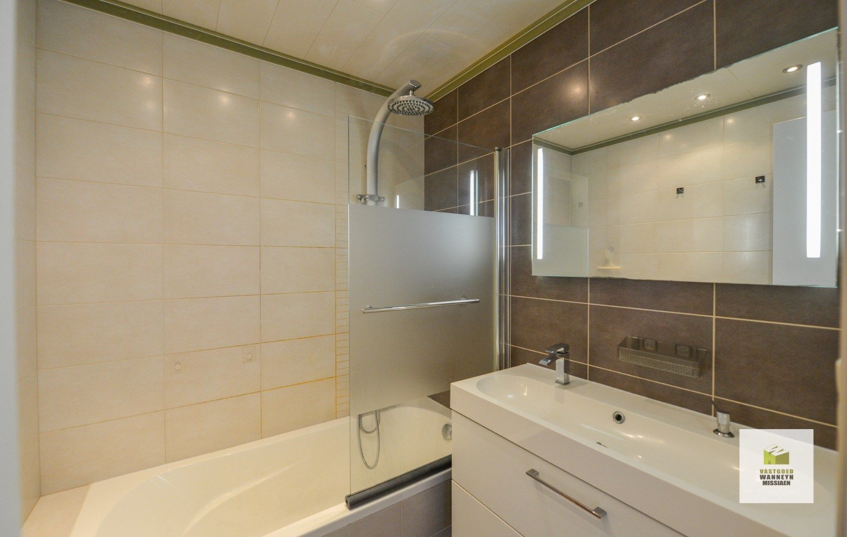 Instapklaar 2 slaapkamer appartement met autostaanplaats foto 10