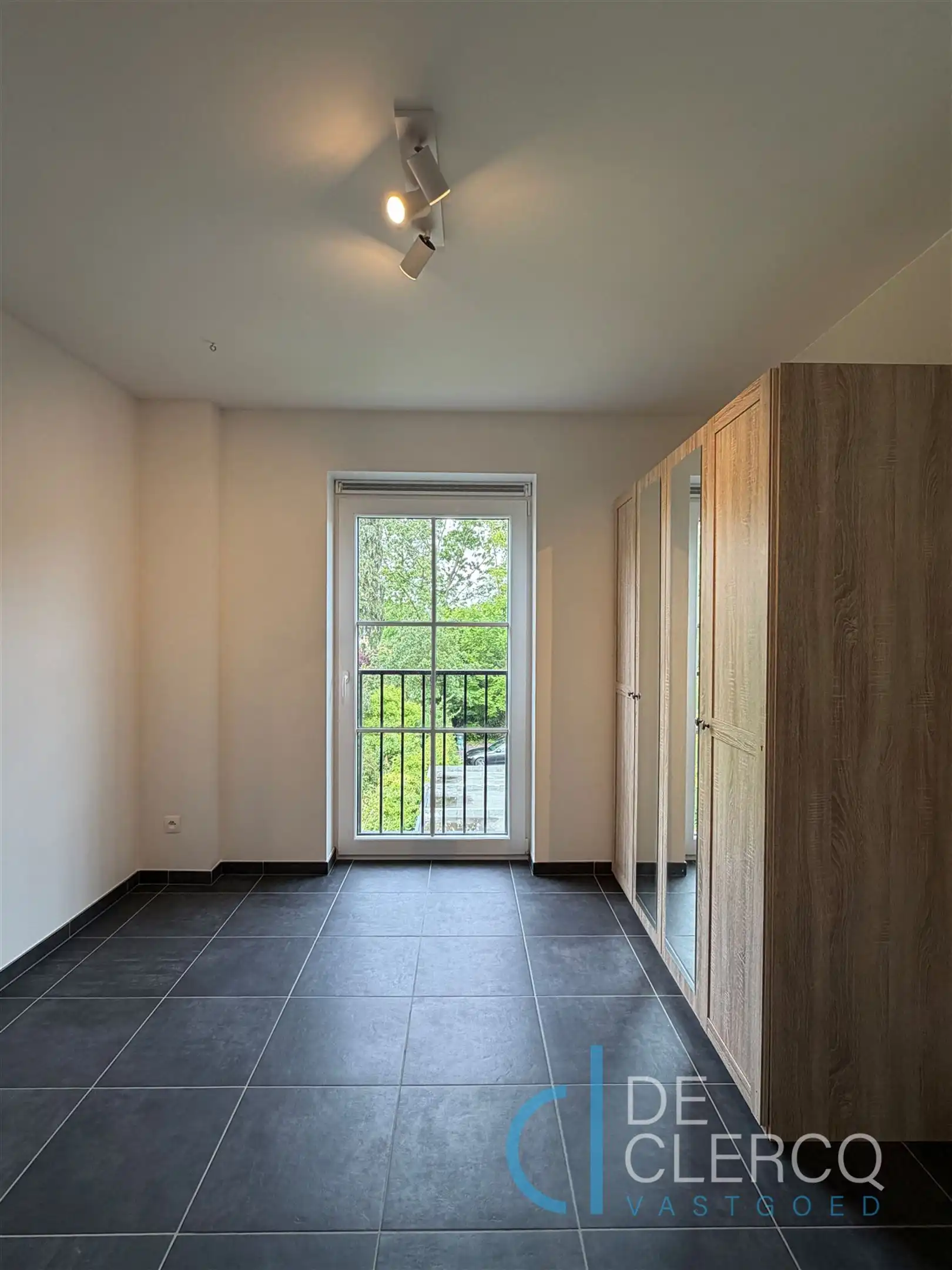 Ruim appartement met staanplaats te huur in Lochristi!  foto 8