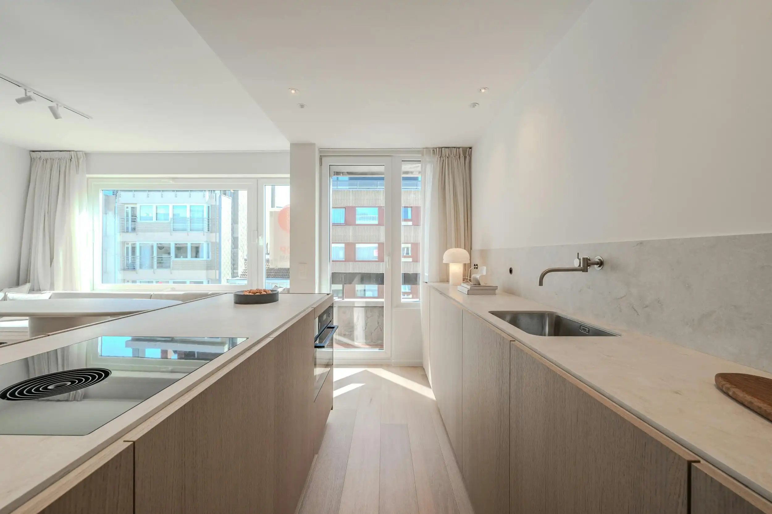 Luxueus gerenoveerd 2-slaapkamerappartement te Oostende foto 9