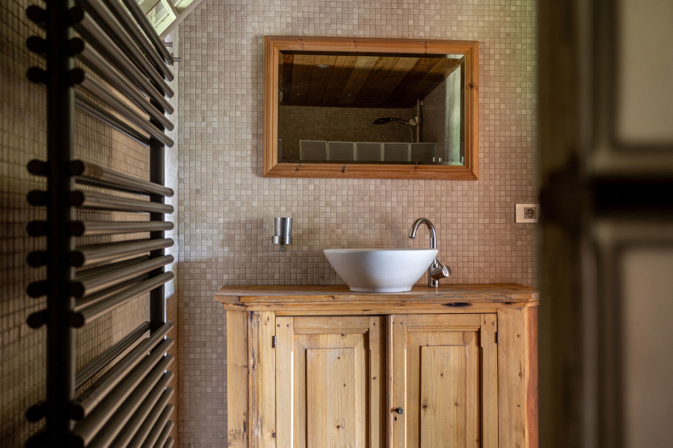 Uniek landhuis met aparte conciergewoning op 2 Hect grond foto 15