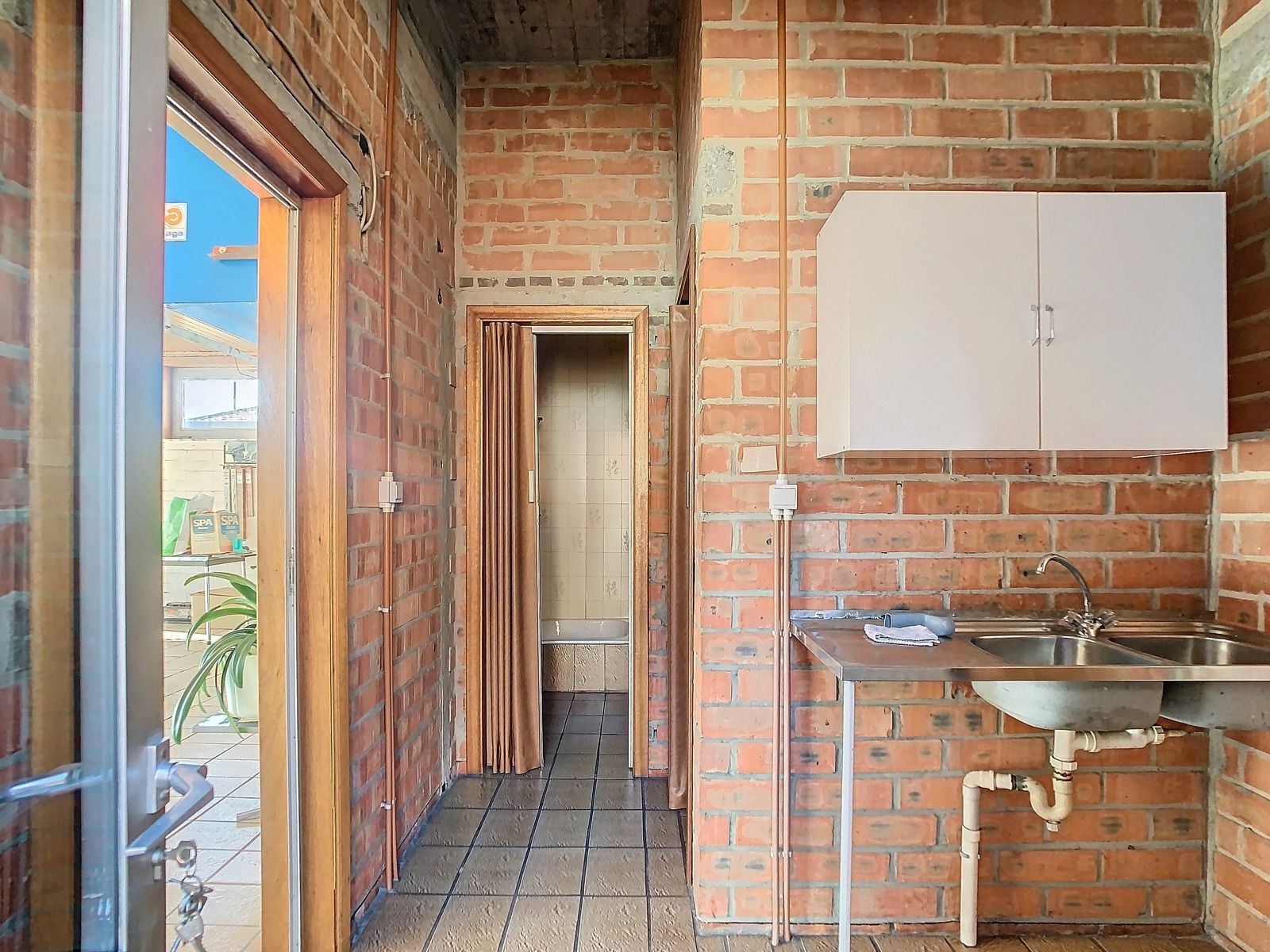 Ruime Woning met 3 SLPK, tuin, opslagruimte én magazijn! foto 15