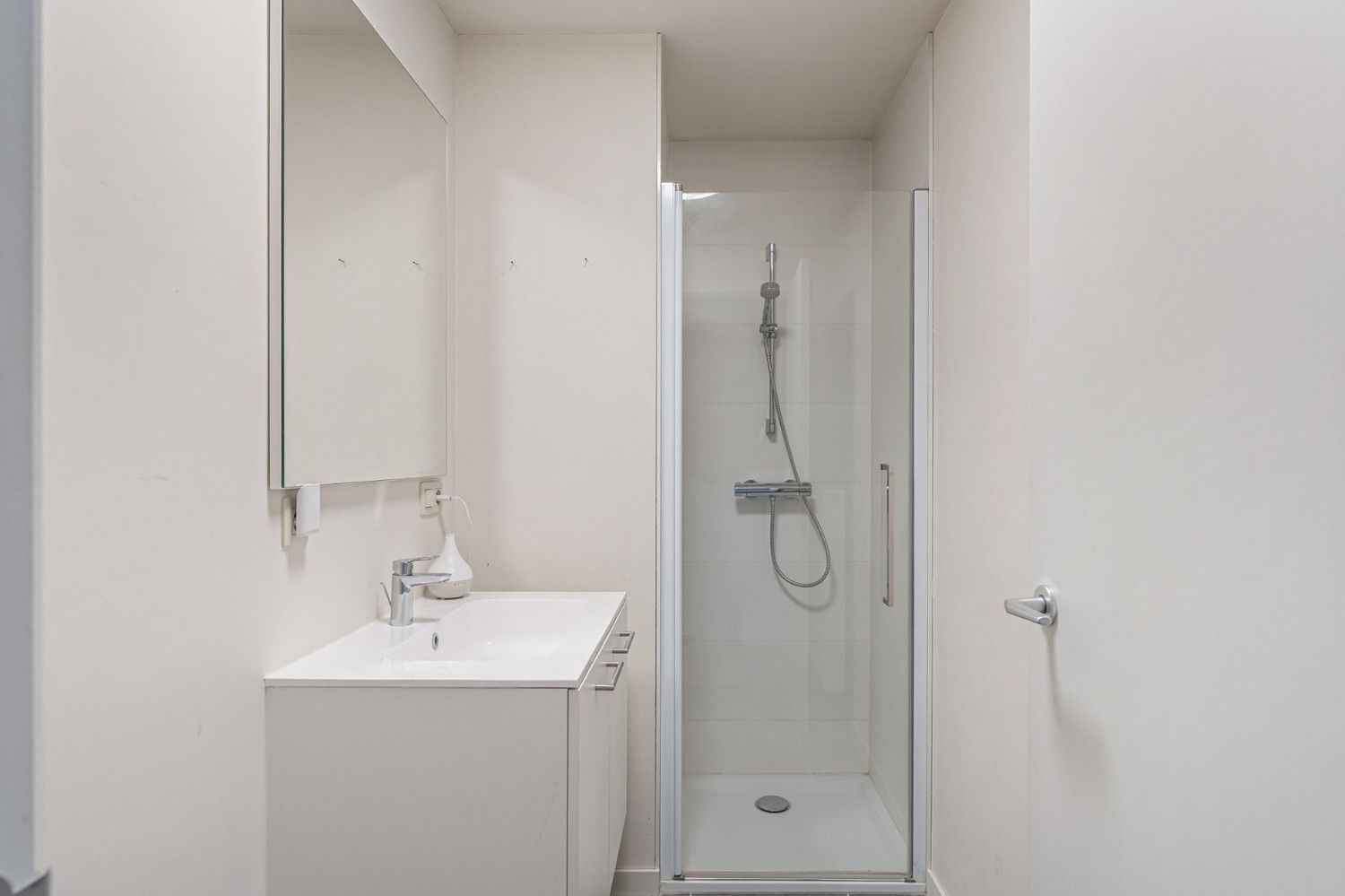 Modern en licht Duplexappartement met 3 slk berging en autostpl foto 27