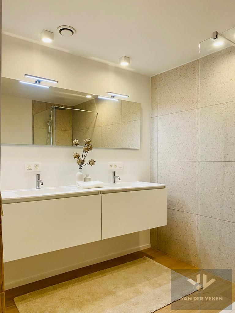 LUXUEUS 2 SLAAPKAMER APPARTEMENT OP EEN TOPLOCATIE foto 8