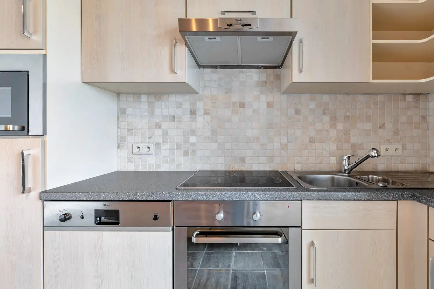 Unieke vastgoedopportuniteit! Ruim bedrijfscomplex met 2 appartementen en exclusief penthouse op 46a 55ca! foto 105