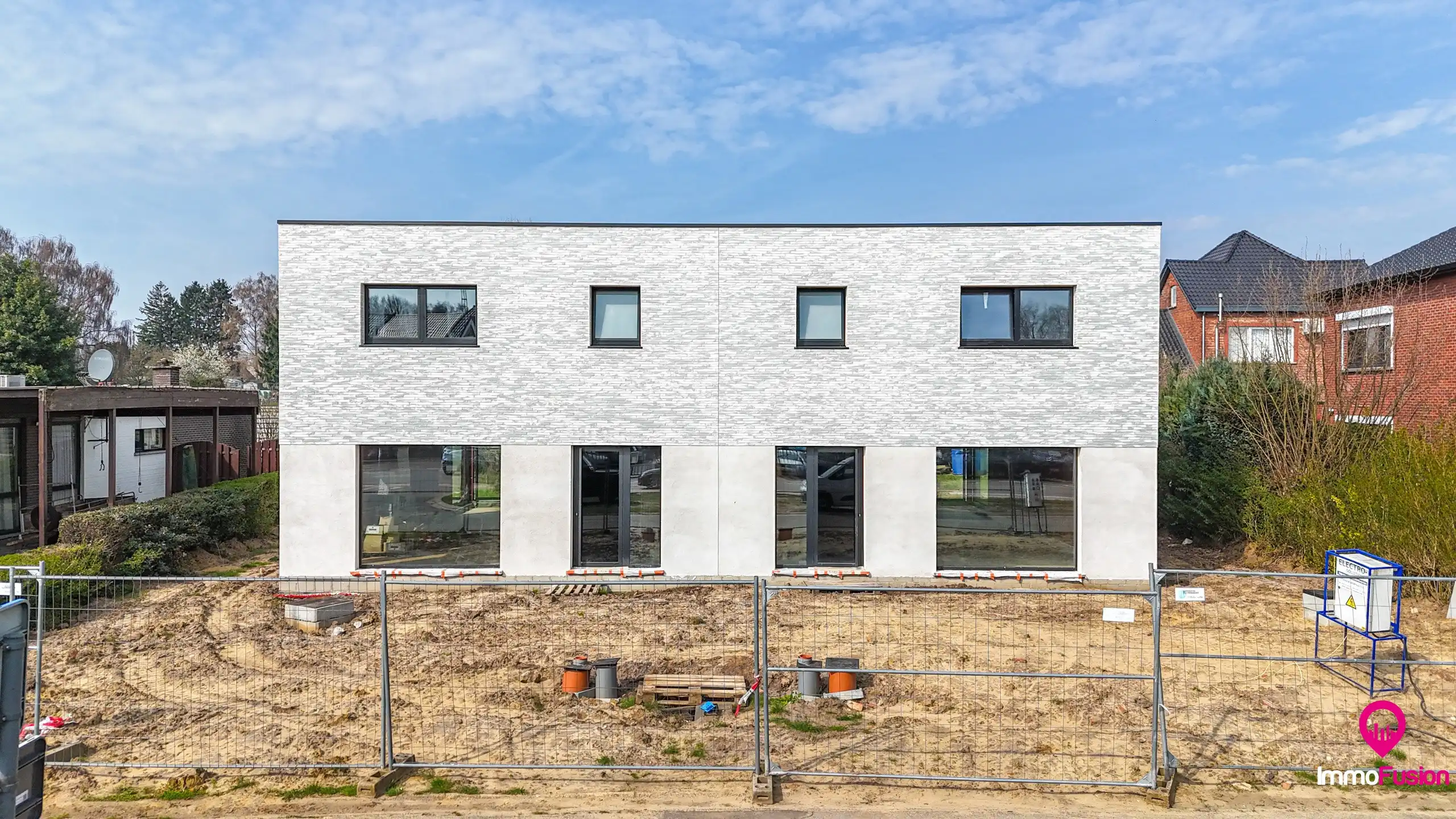 Modern halfopen nieuwbouw in casco met 3 slaapkmrs in Lillo! foto {{pictureIndex}}