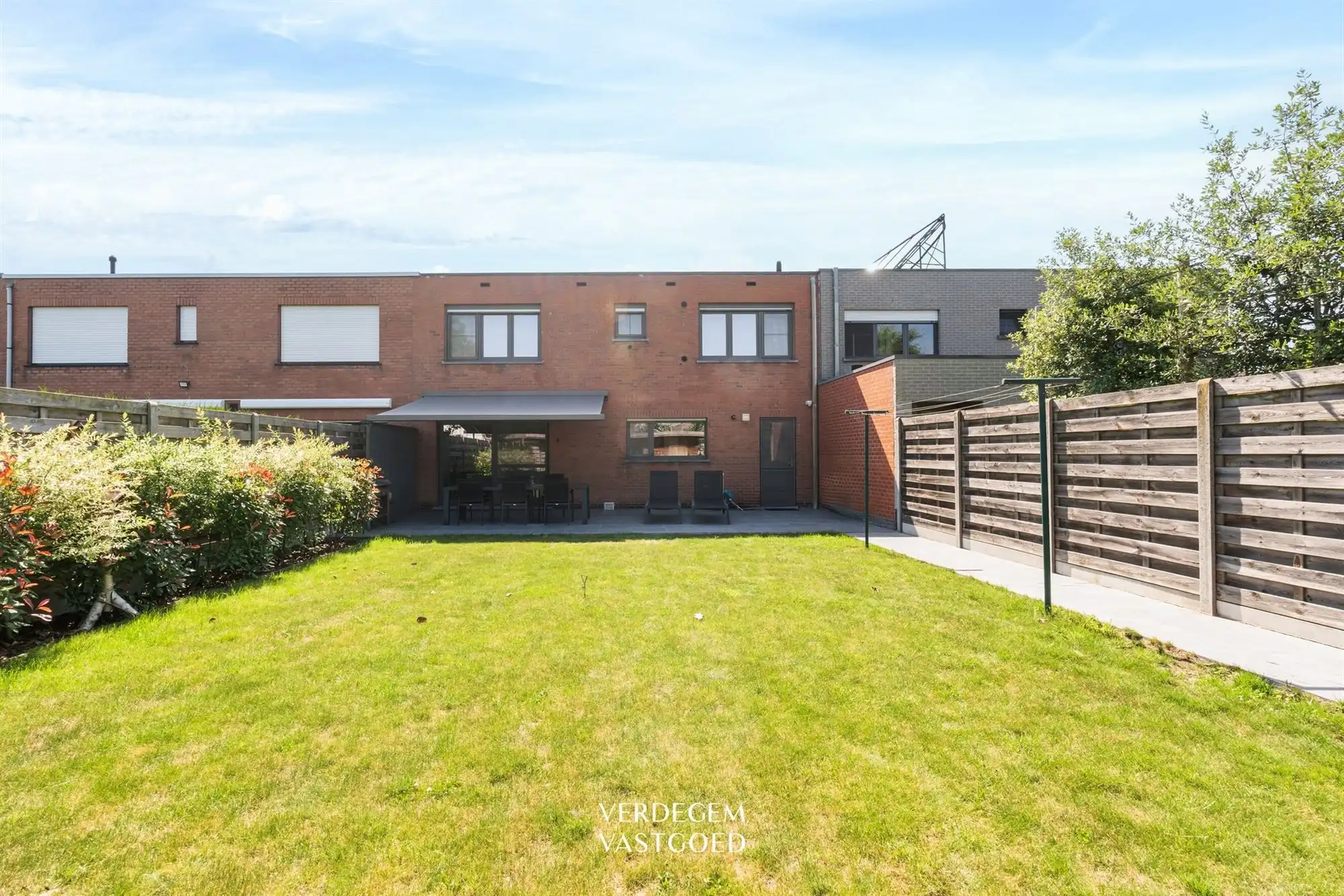 Knappe familiewoning met 4 slaapkamers, garage en geniettuin foto 2