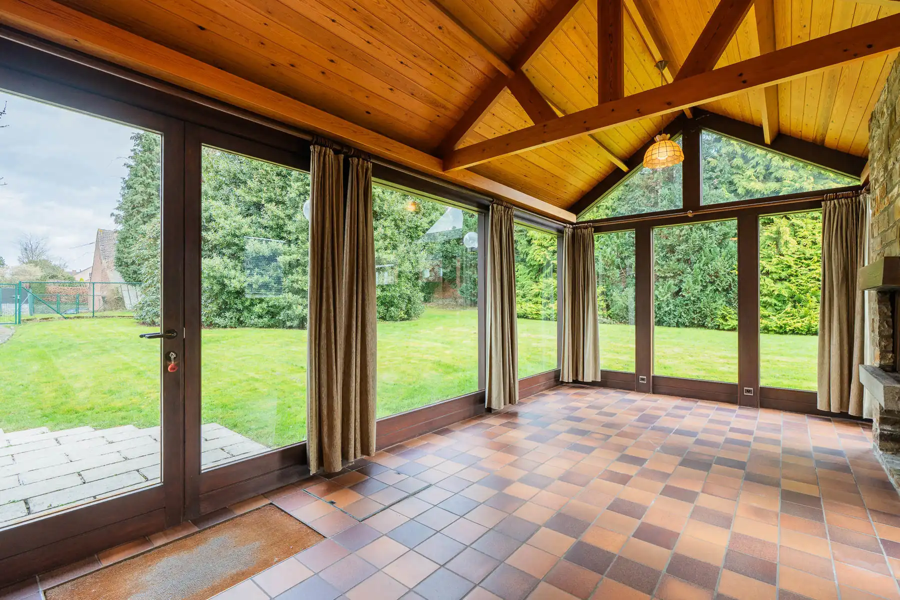Karaktervolle open bebouwing op een prachtig groen perceel foto 12