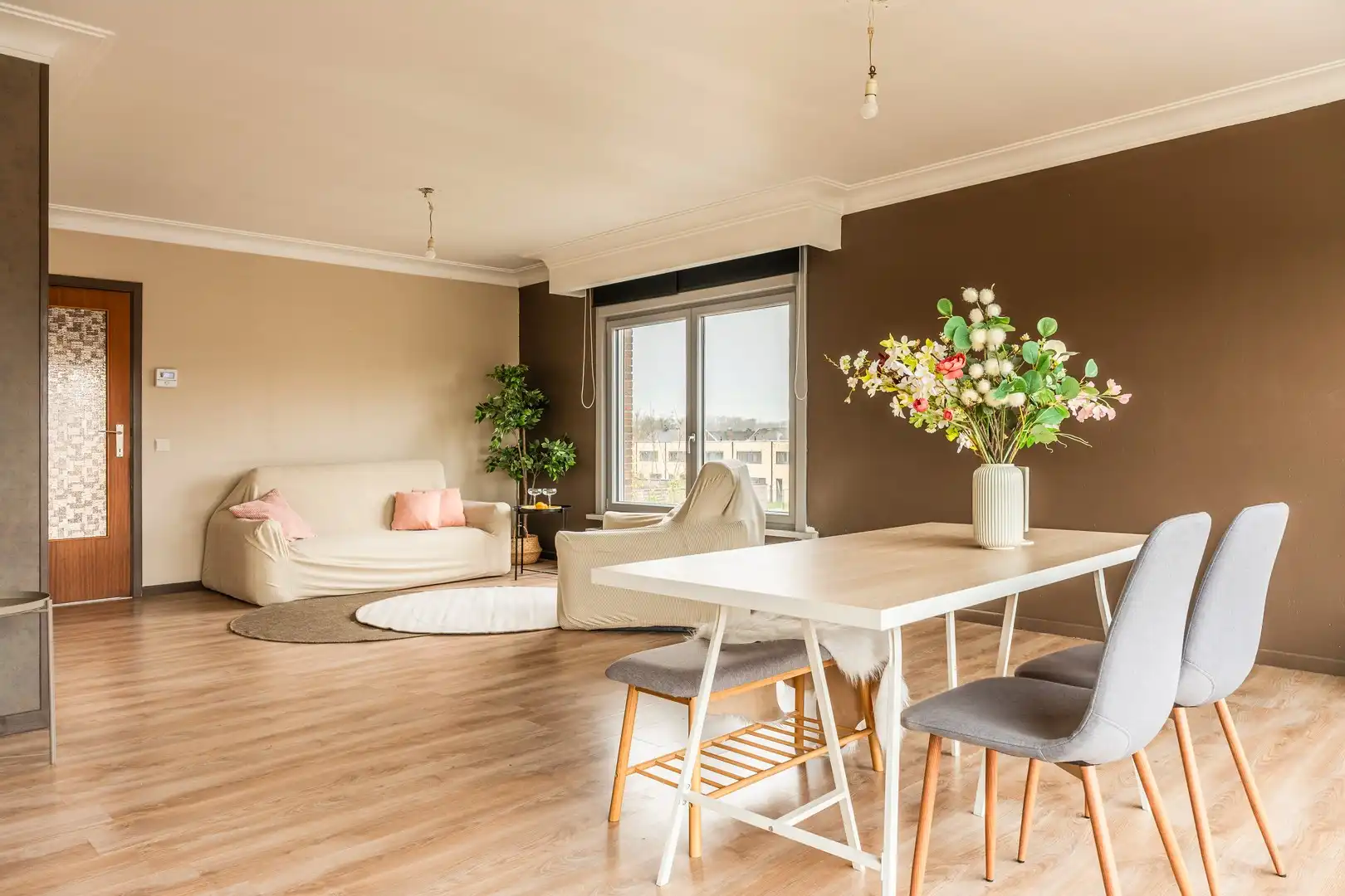 Ruim en lichtrijk appartement met garage foto {{pictureIndex}}