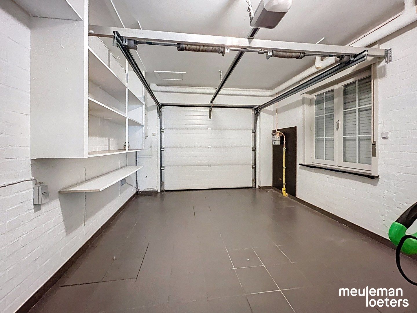 Ruime gezinswoning met garage foto 14