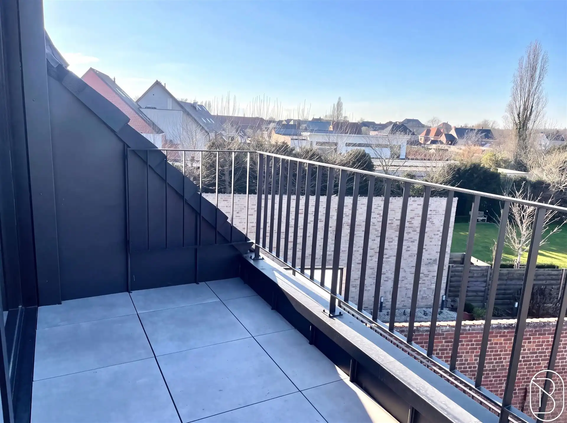 Leuk recente penthouse met terras en 2 SLK! foto 11