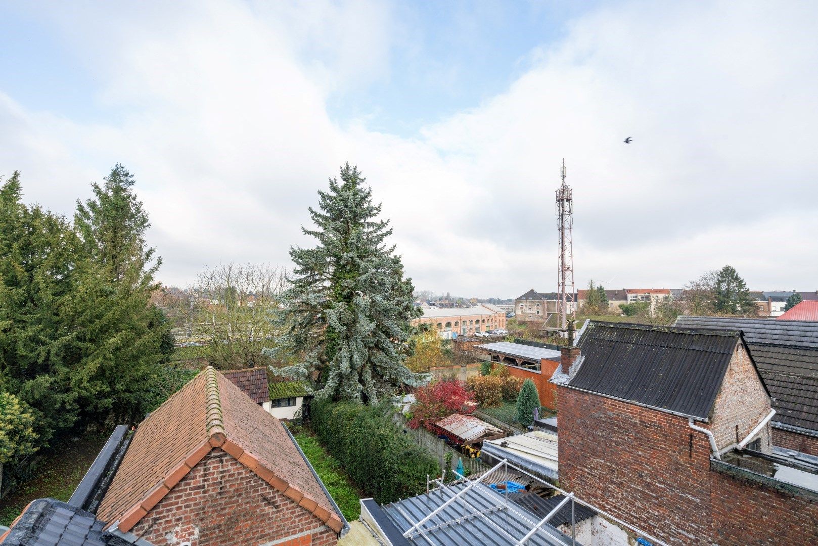 TE KOOP - gerenoveerd appartement met 1 slaapkamer en bureau foto 10