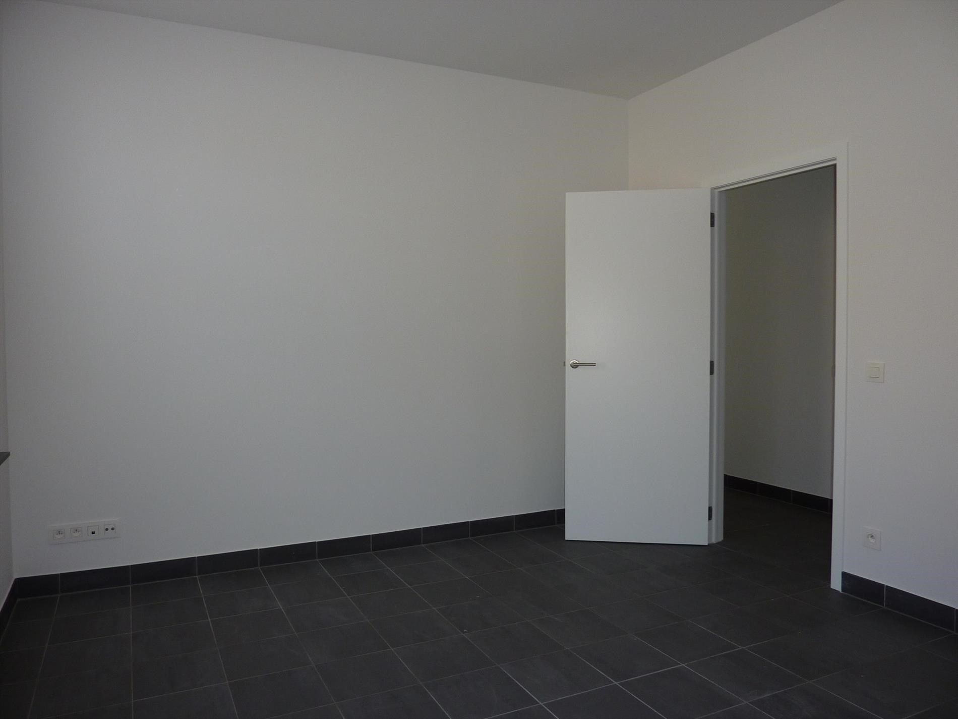 RUIM APPARTEMENT MET 3 SLAAPKAMERS EN RUIM TERRAS IN CENTRUM IEPER foto 11