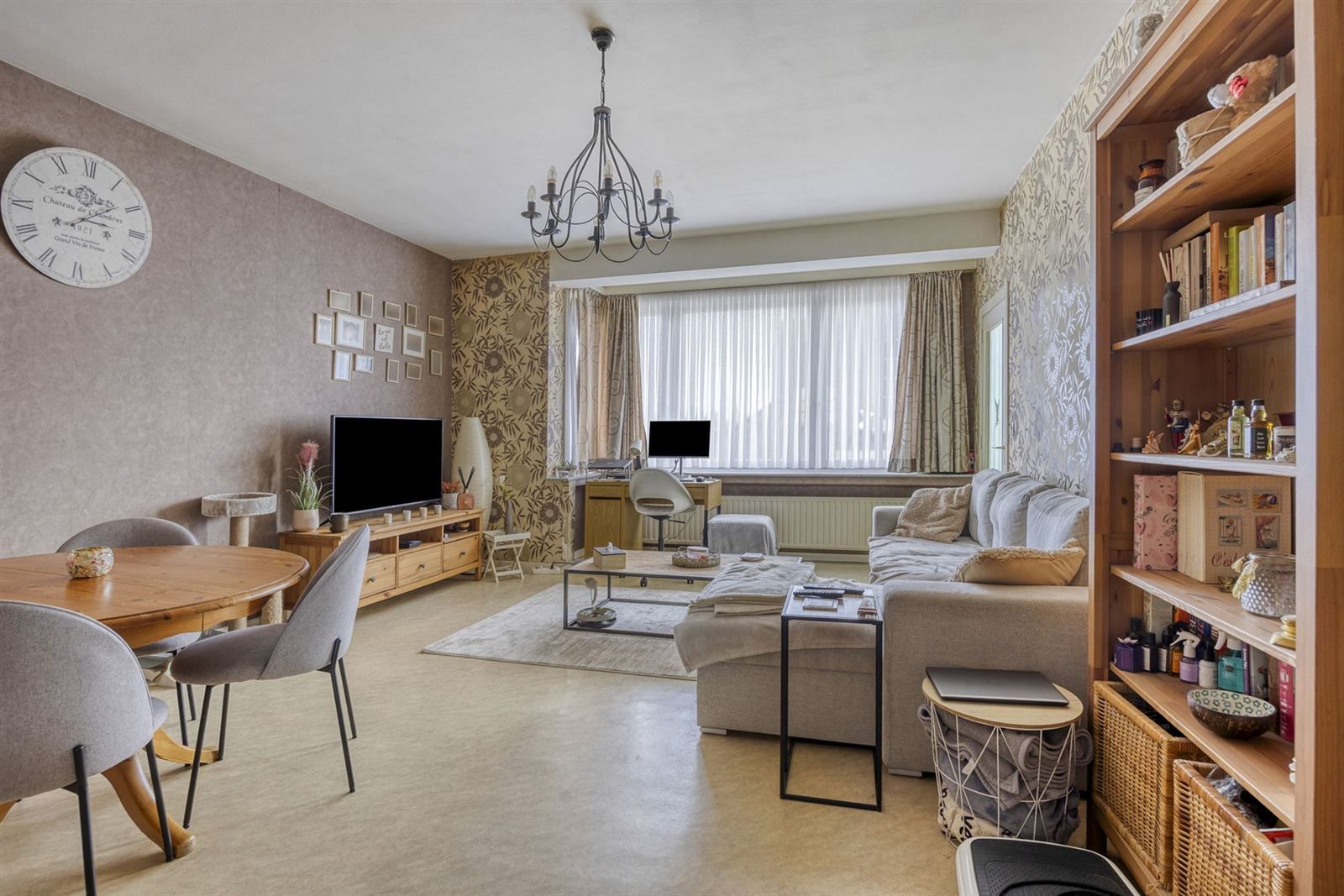 Appartement twee slaapkamers en balkon foto {{pictureIndex}}