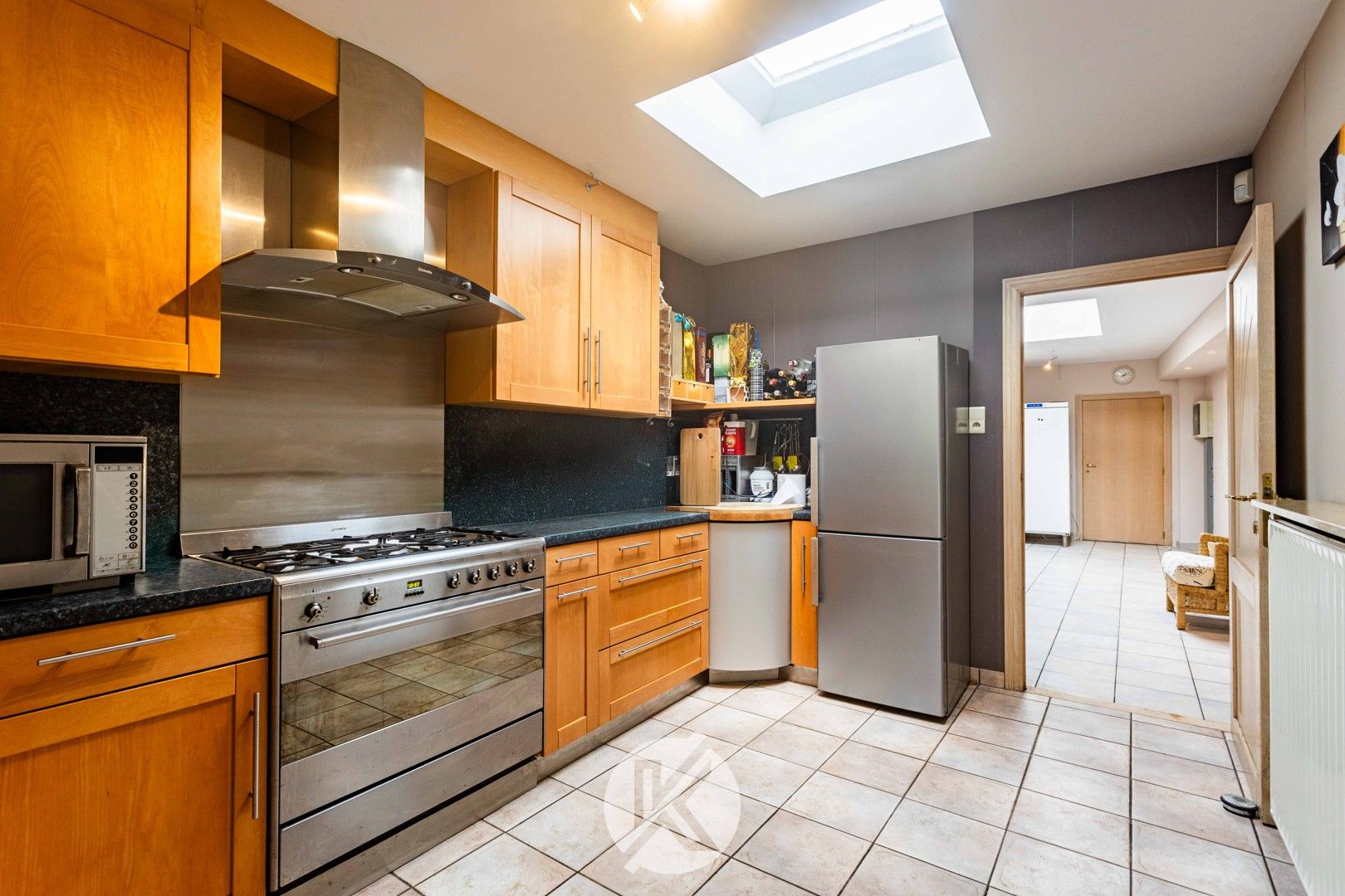Instapklare woning met veel potentieel in centrum Herzele foto {{pictureIndex}}