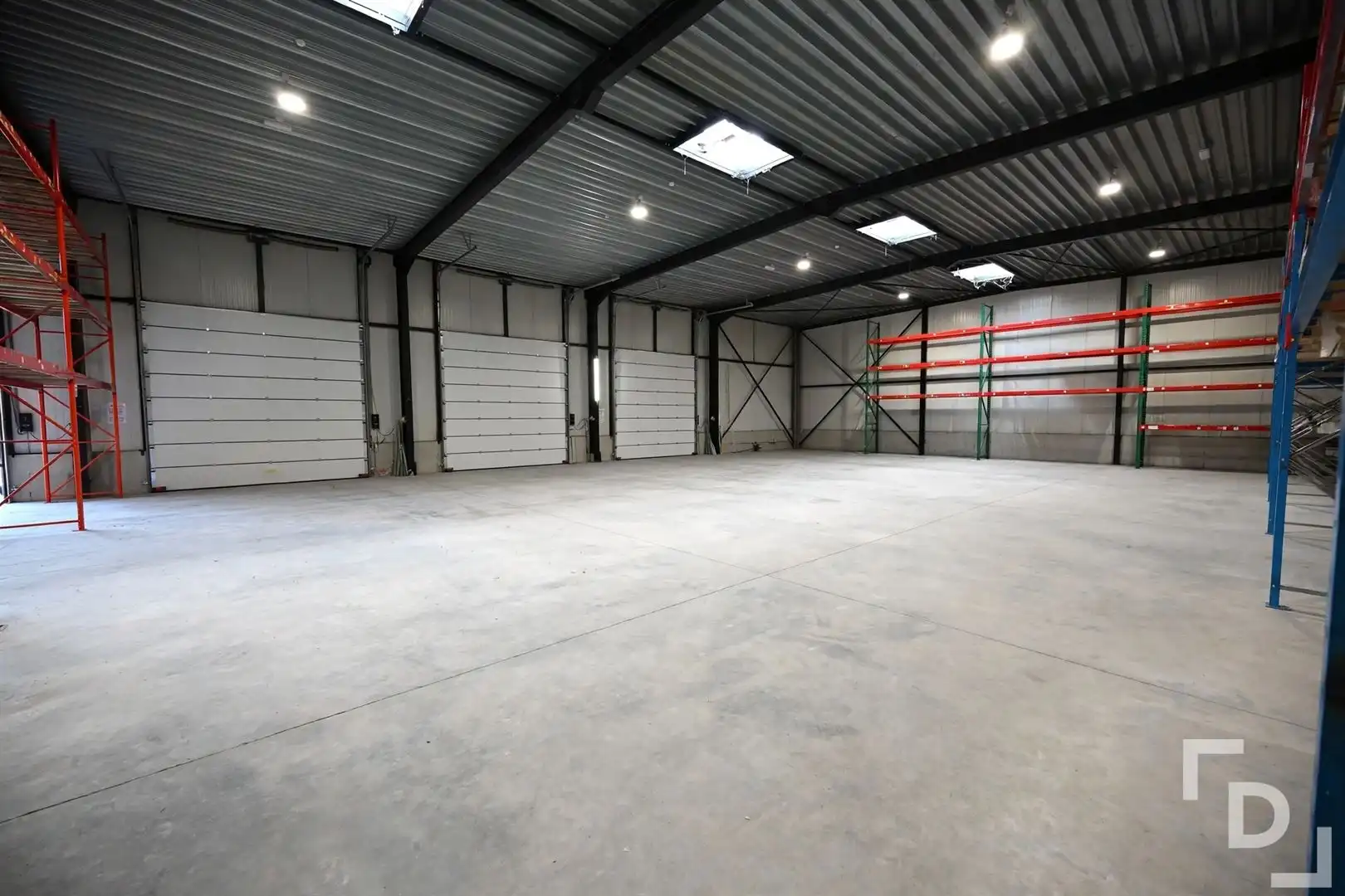 Opslagruimte van 435m² met parkeerterrein te huur in Ieper foto 2