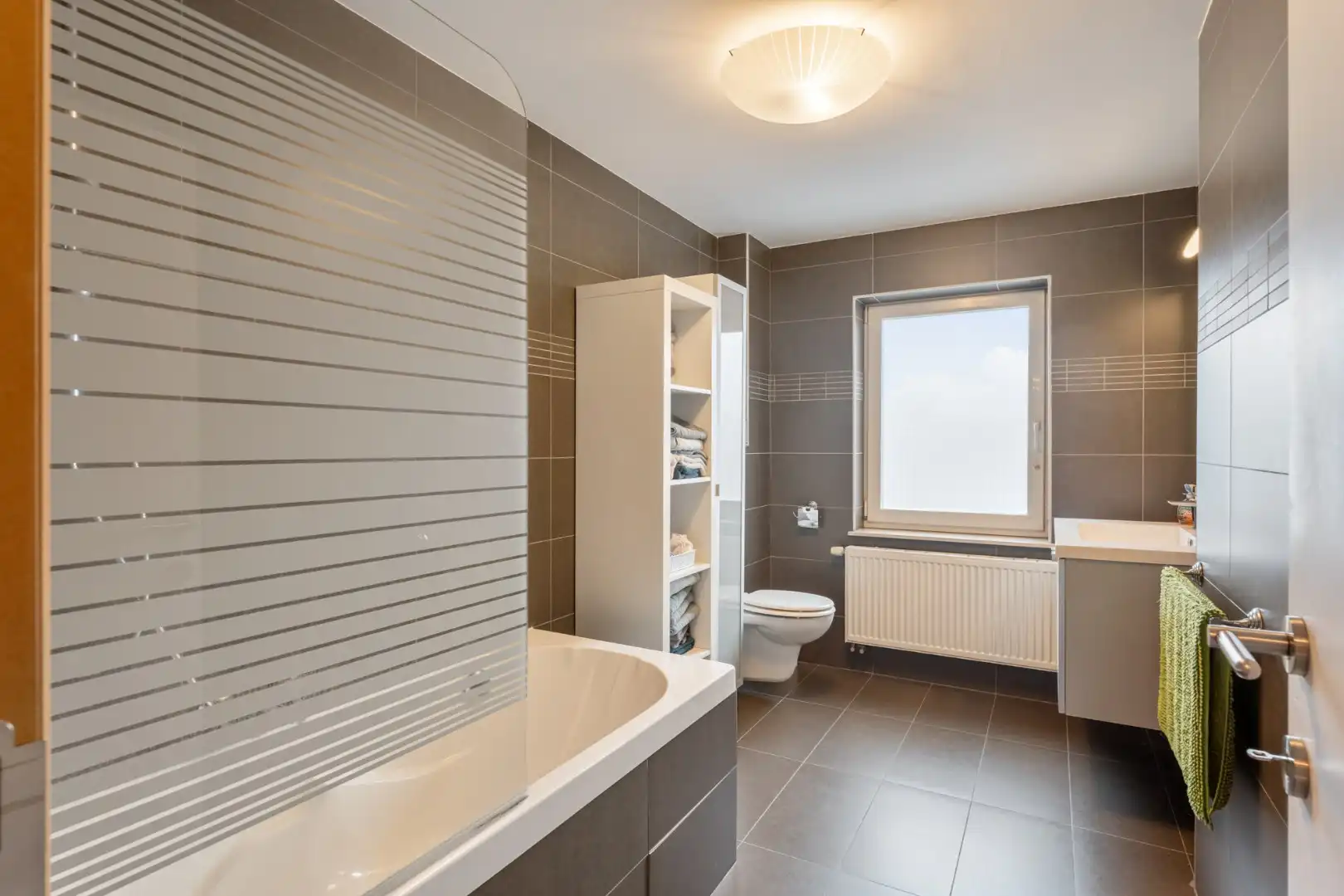 Recente, goed afgewerkte gezinswoning op een perceel van 5a15ca nabij het dorpscentrum van Opoeteren!  foto 22