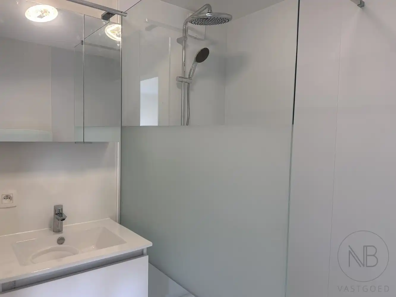 Modern appartement met 1 slaapkamer foto 10