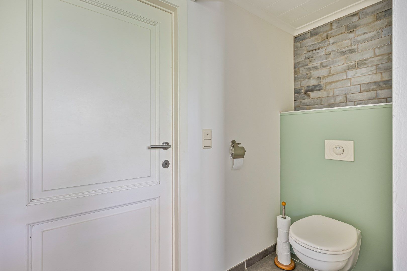 Instapklare woning met 3 SLPKS en zon georiënteerde tuin !  foto 15