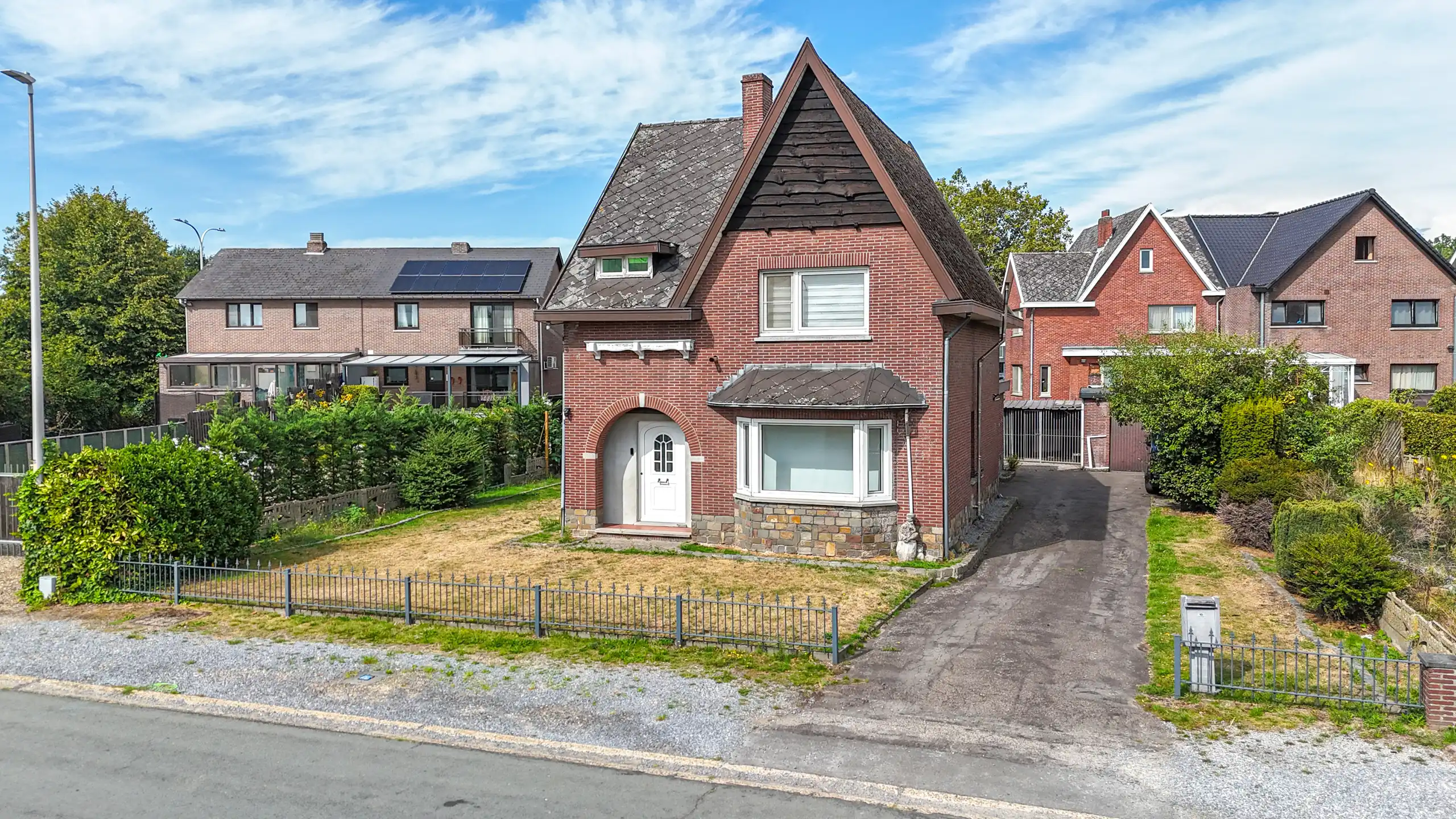 Ruime gezinswoning op groot perceel met veranda en tuin! foto 27