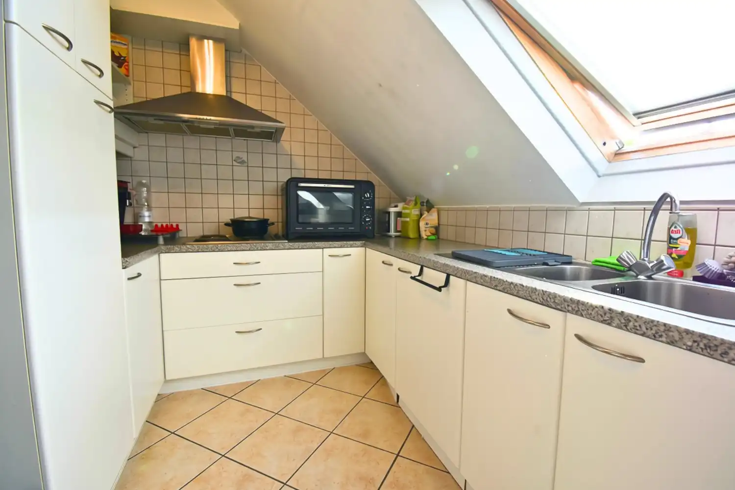 Lichtrijk éénslaapkamer appartement te huur foto 5