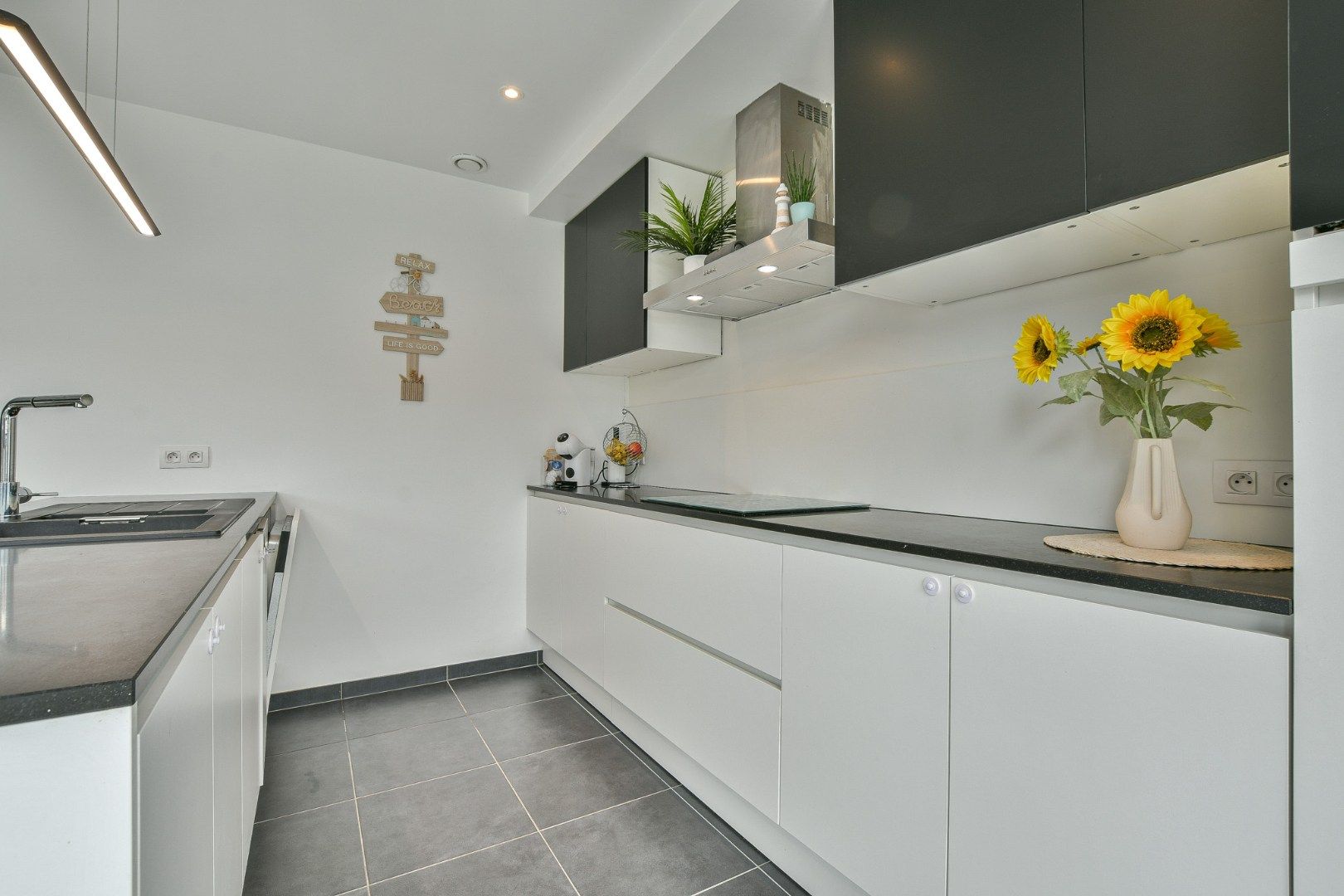 Recente gezinswoning met 4 slaapkamers op toplocatie in De Haan! foto 13