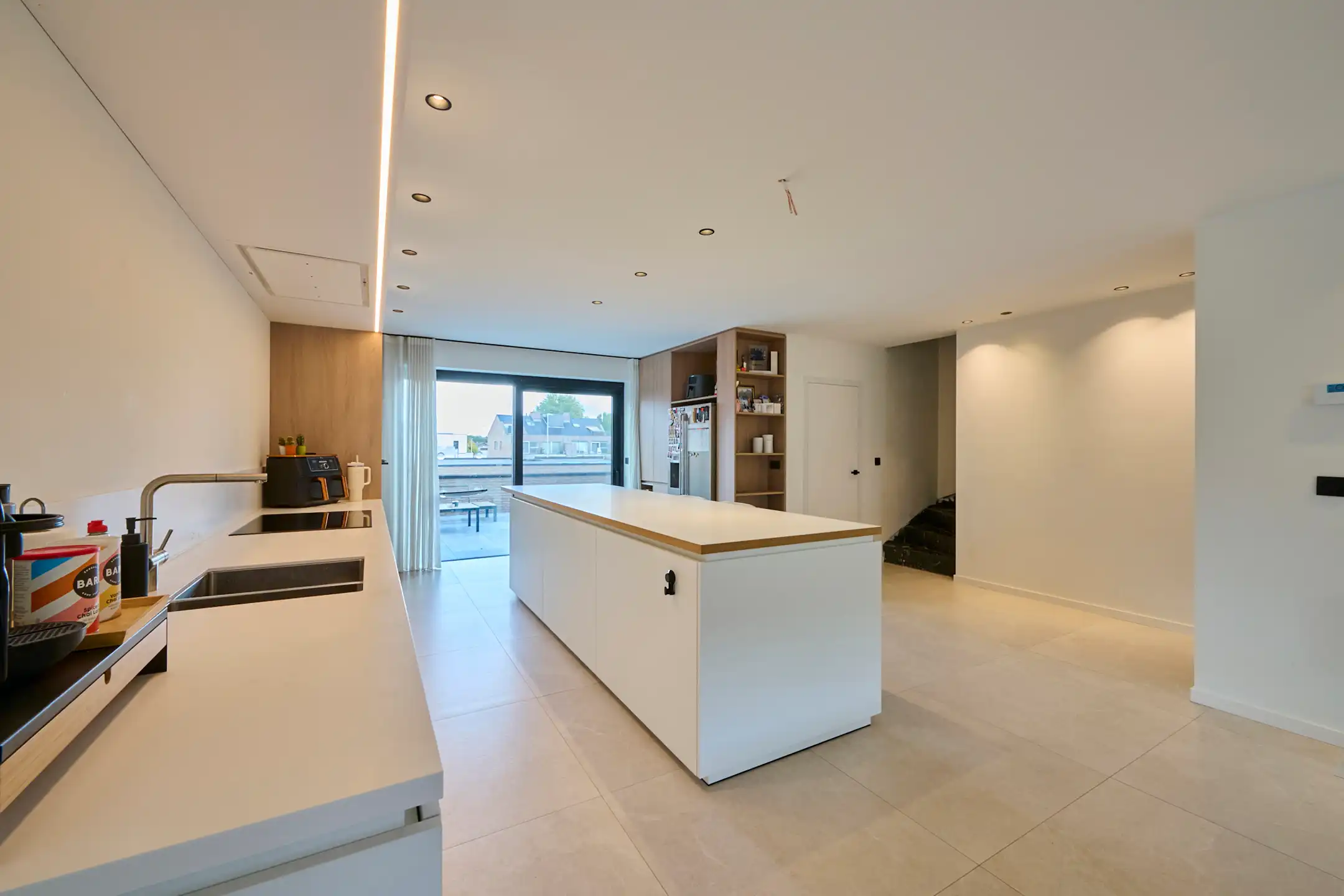 ZEER RUIM MODERN EN LICHTRIJK TRIPLEX APPARTEMENT VAN 160m² foto 4