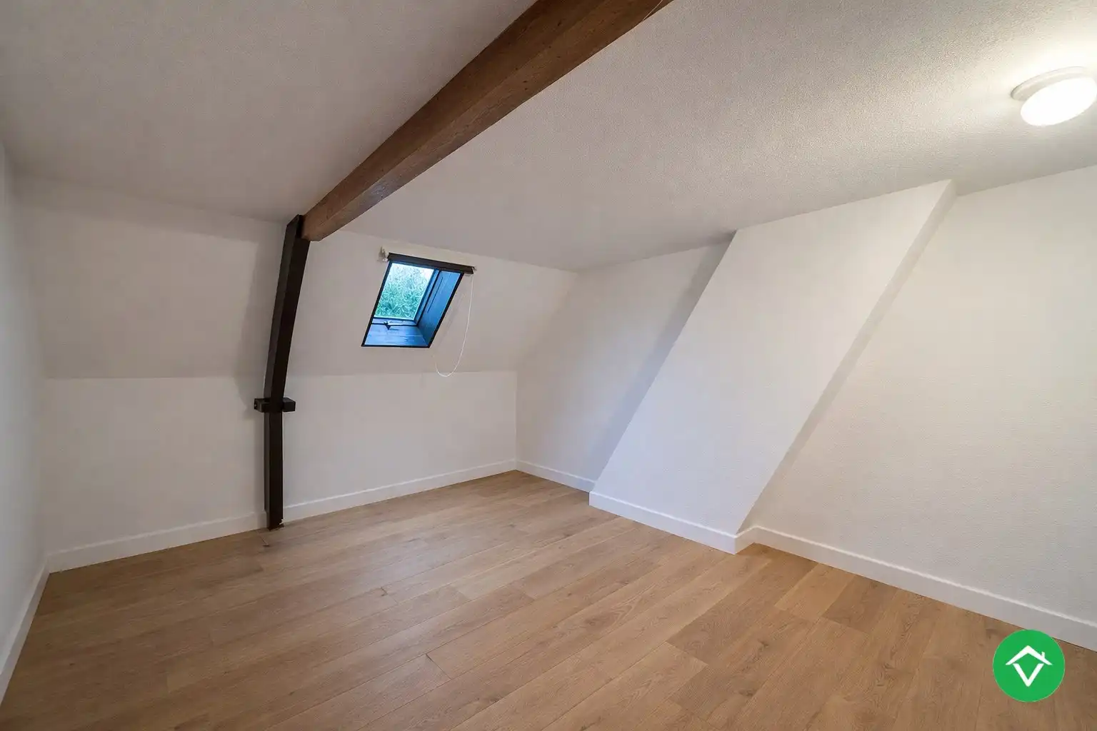 Ruime woning met 5 slaapkamers, garage en diepe tuin te Houthulst foto 25