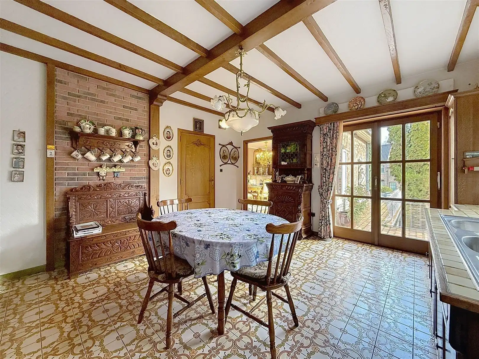 Op te frissen villa, 3/4 slpks + zolder, tuin en garages foto 16