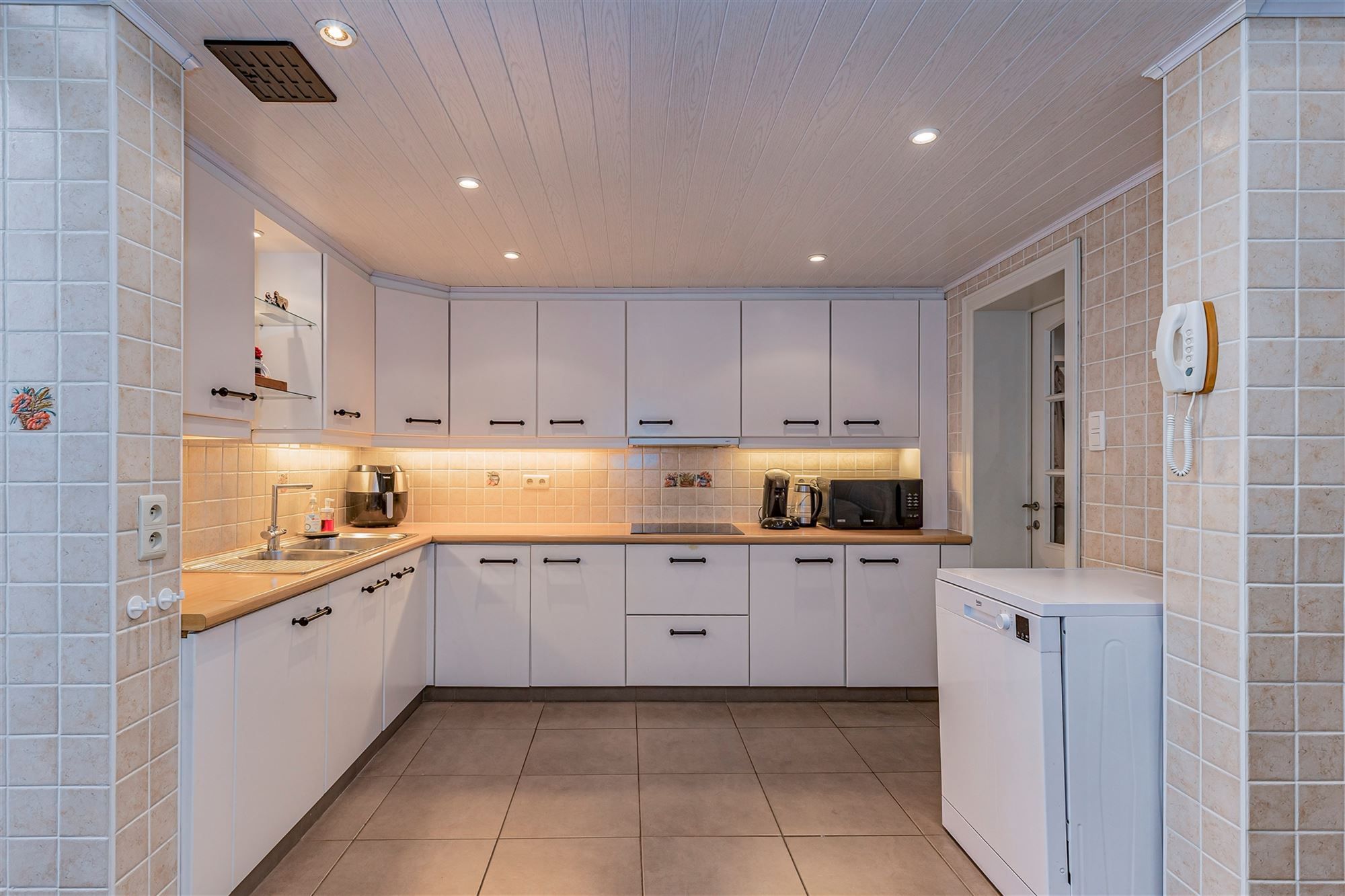 Instapklaar huis met 2 slpk en tuin foto 8