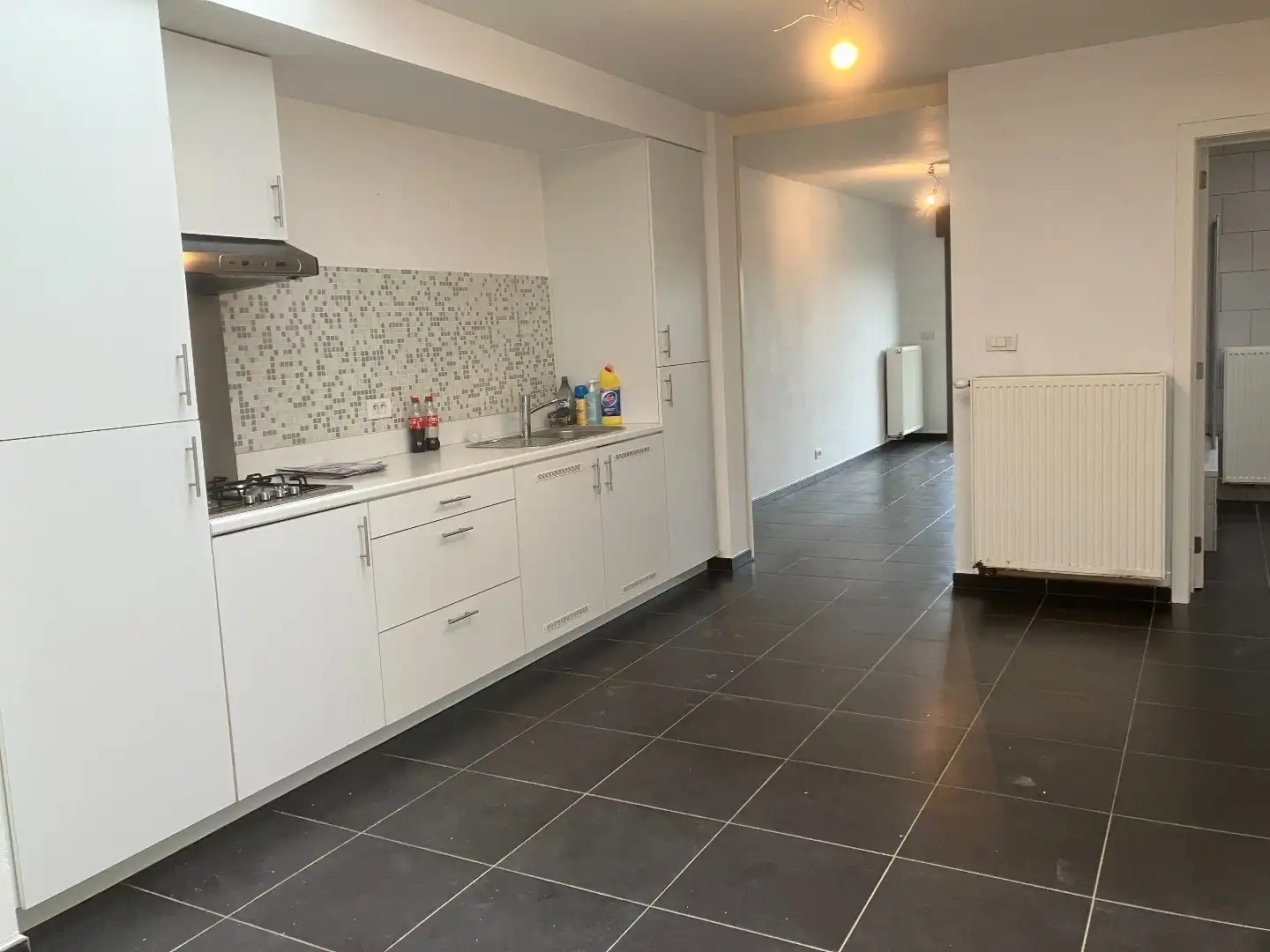 Rijwoning met 2 slaapkamers en achterliggende garage! foto 5