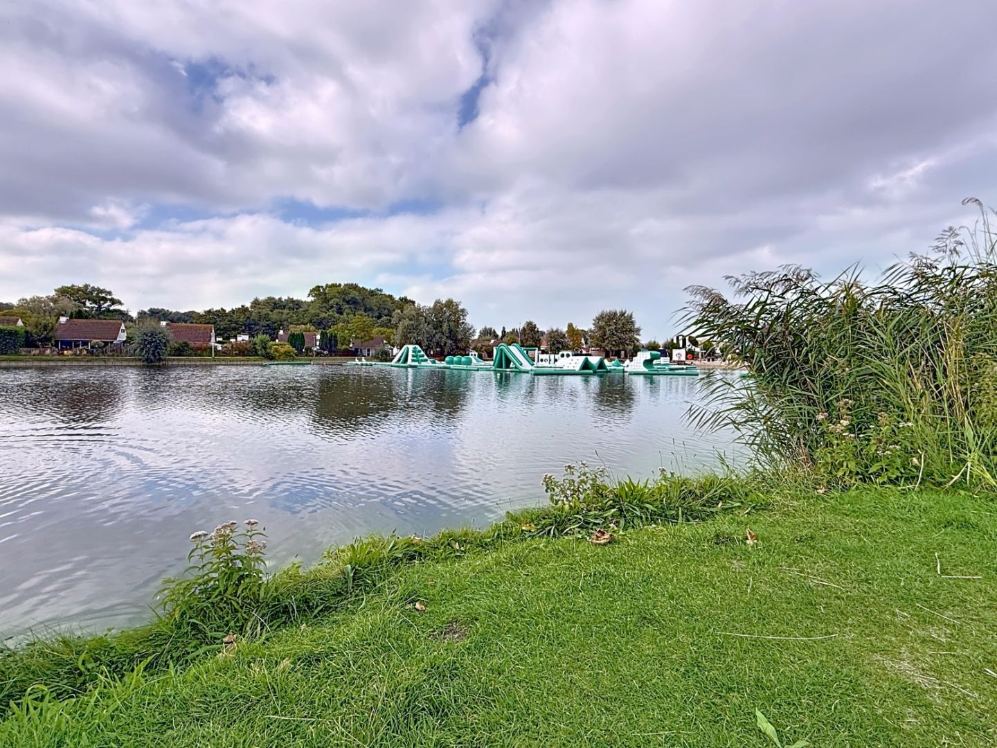 Vakantiewoning met parking en garage nabij zee & duinen foto 13