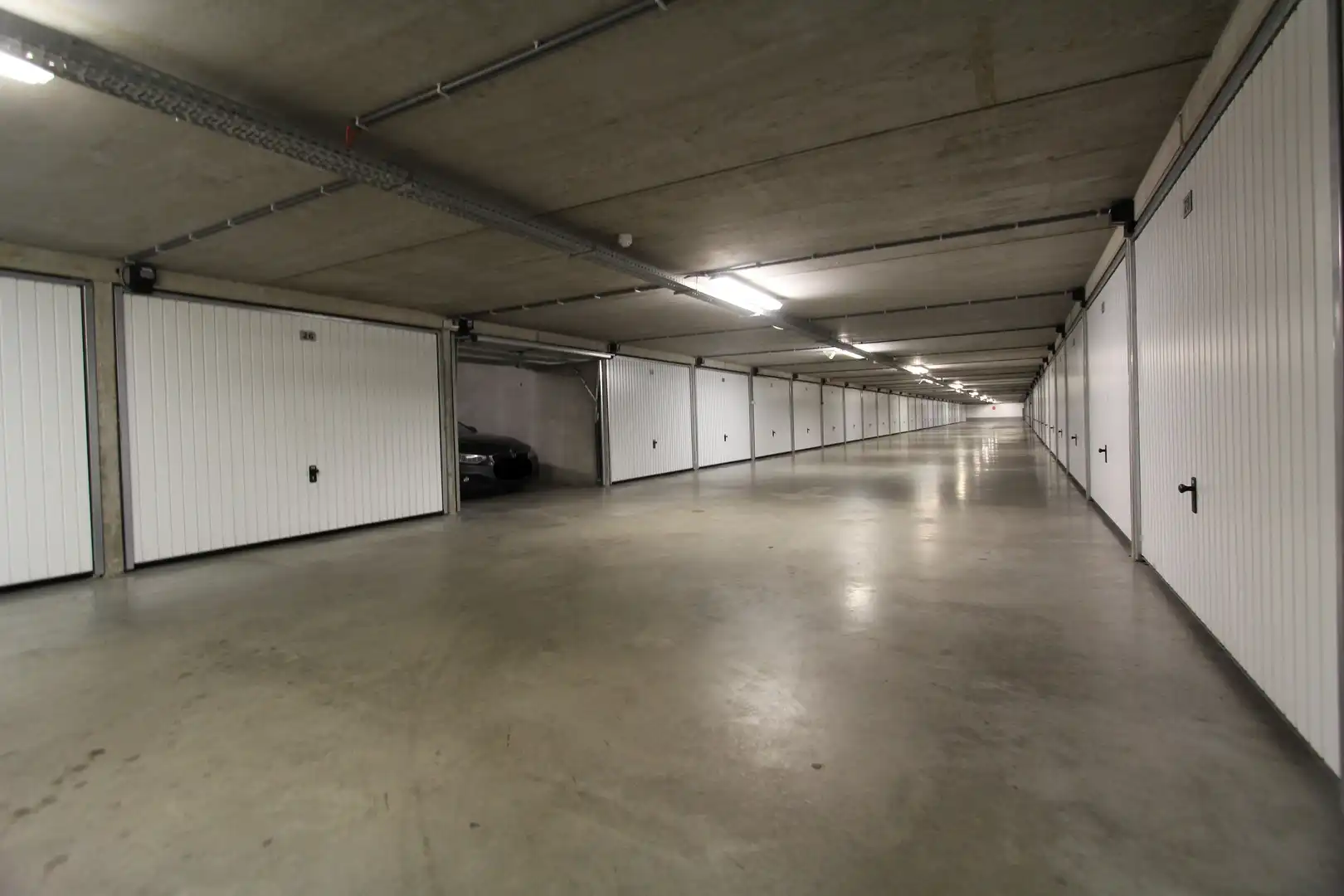 Zéér goed gelegen garagebox! foto 3