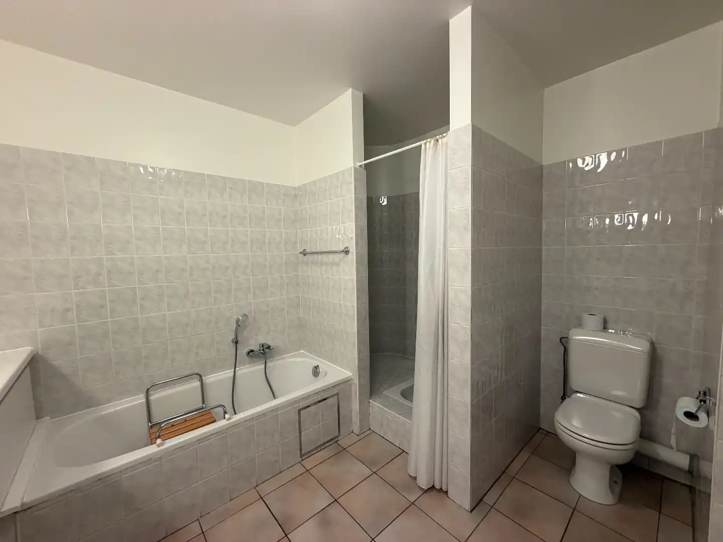 3 slaapkamer appartement in centrum Halle foto 9
