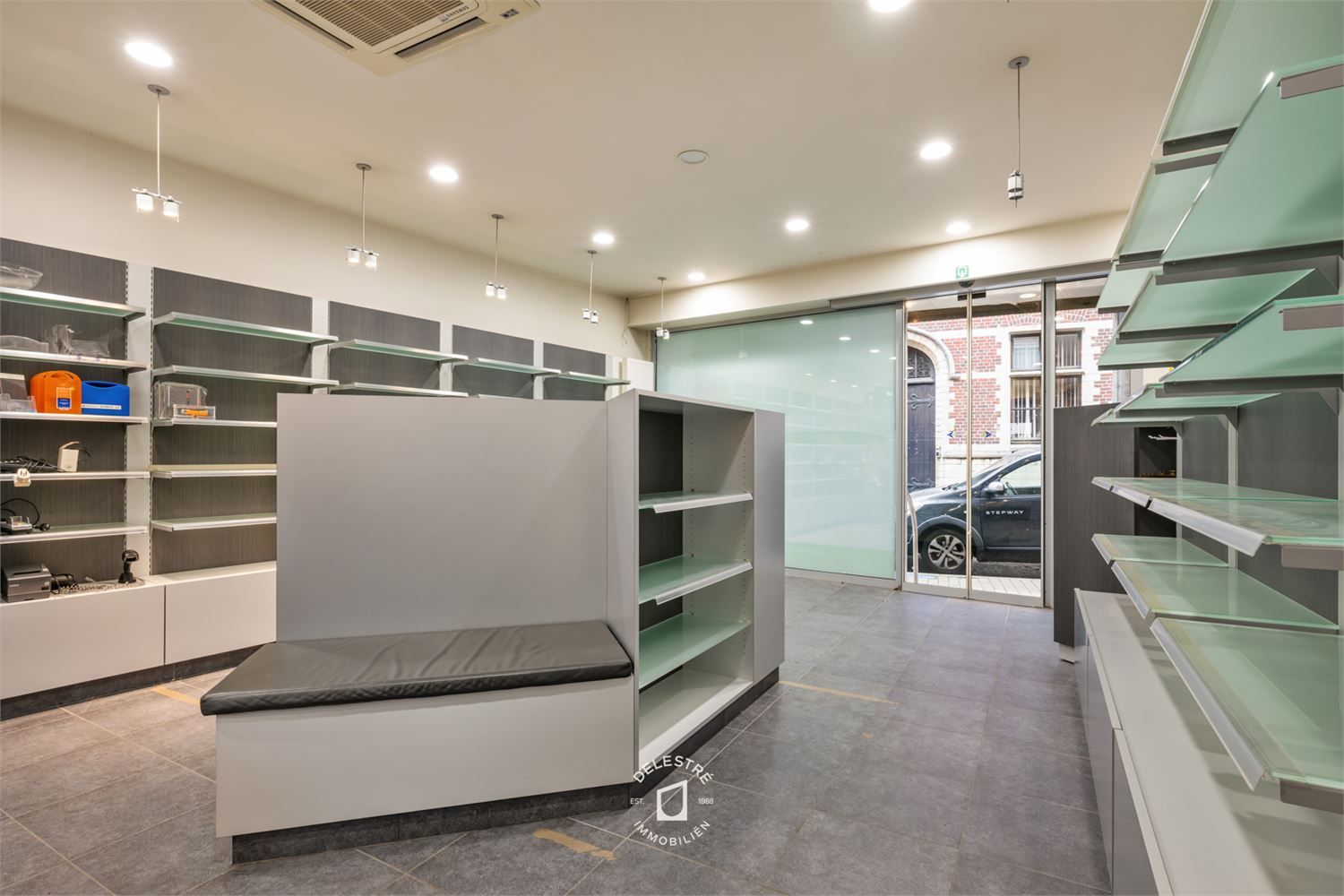 ERG RUIME MULTIFUNCTIONELE EIGENDOM MET 3 GARAGES foto 32