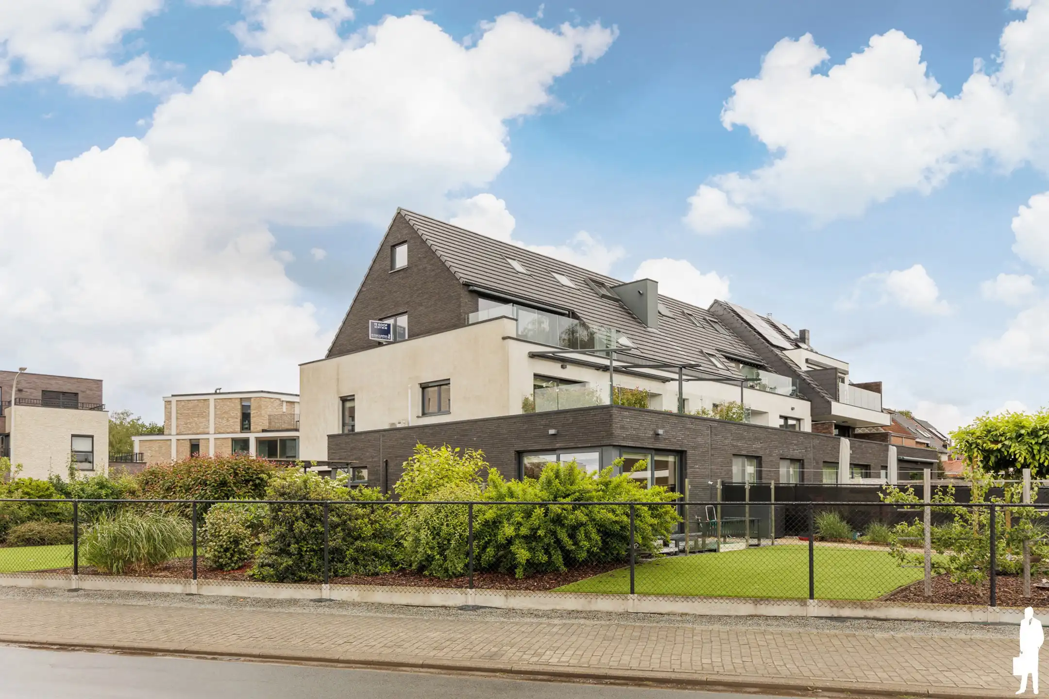 Luxueuze duplex met 3 slpk, 2 badk en carport foto {{pictureIndex}}