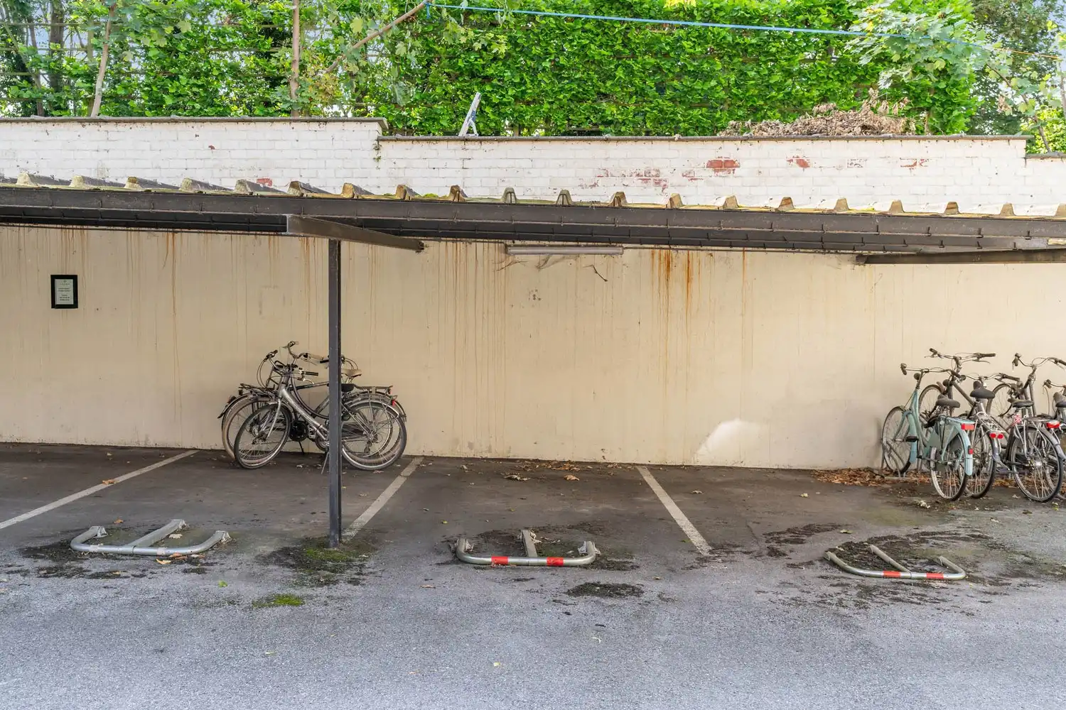Achterin gelegen, overdekte en van de straat afgesloten autostaanplaats te centrum Leuven! foto 3