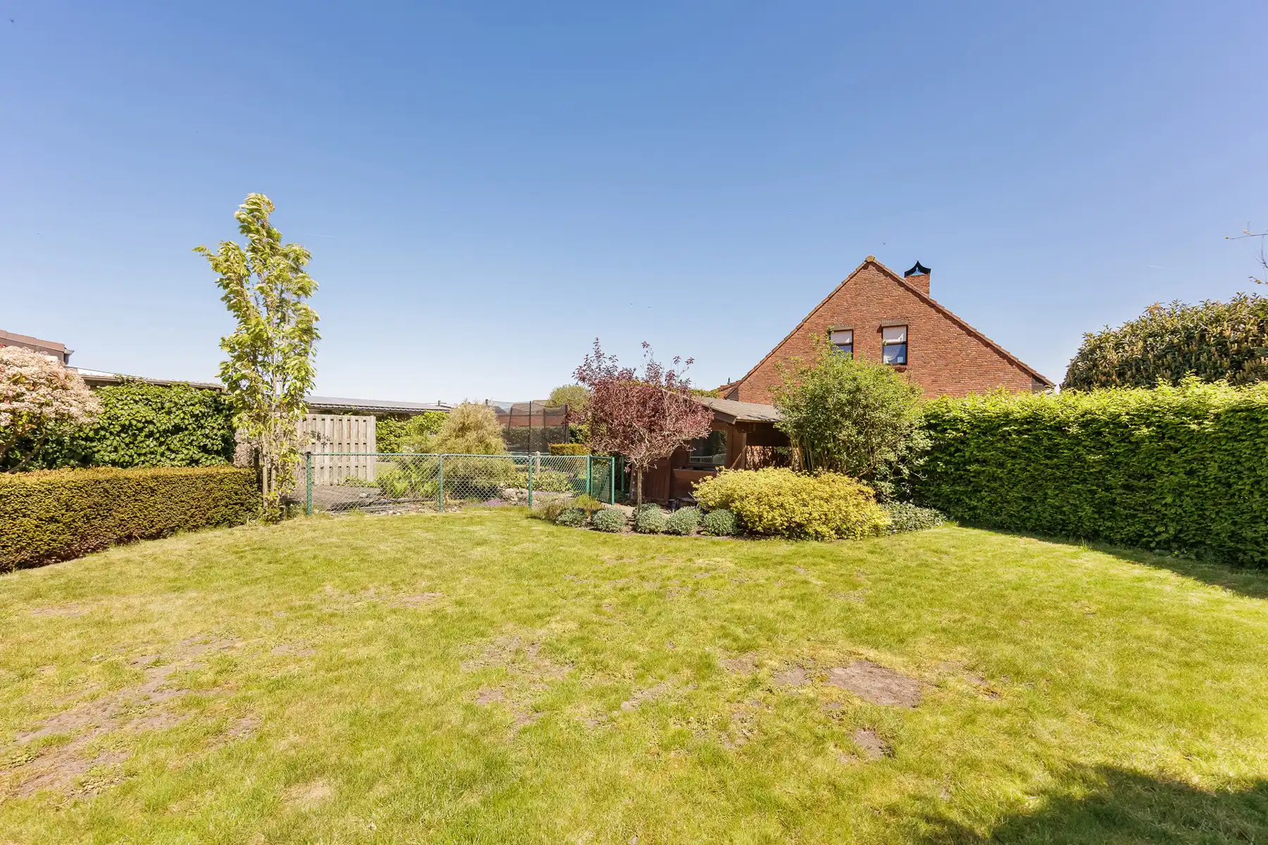 Laagbouwwoning met 3 slaapkamers op een perceel van 708m². foto 18