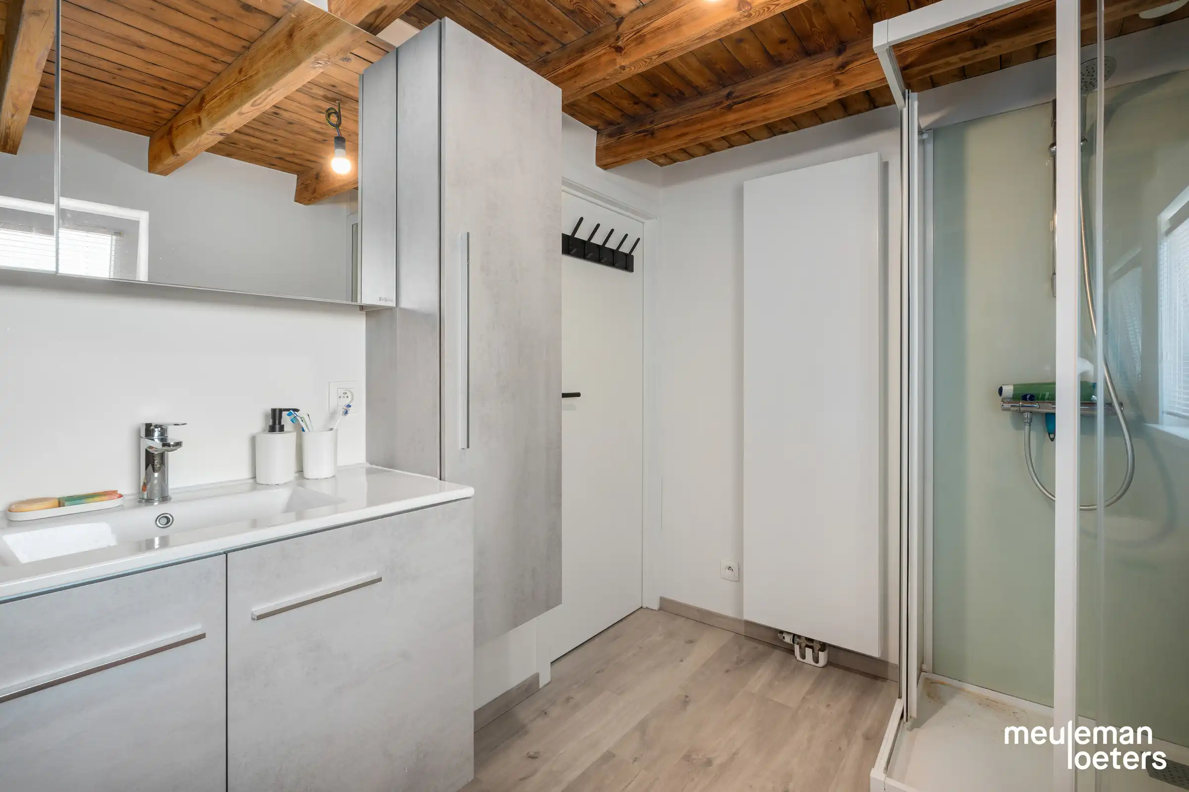 Jouw eerste eigen thuis of een slimme investering in hartje Torhout! foto 10