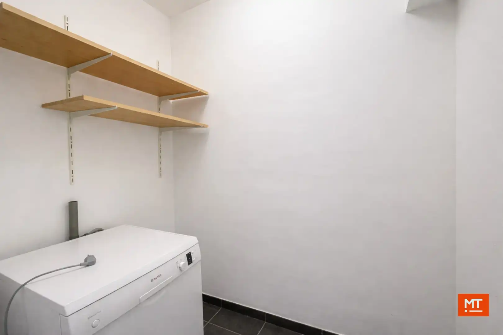 Appartement met 2 slaapkamers en garage te Roeselare foto 9