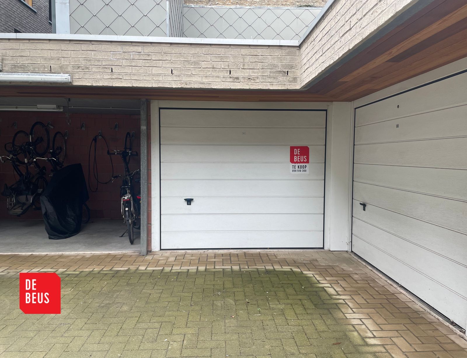 Vlot toegankelijke garagebox in het centrum van Oostende foto {{pictureIndex}}