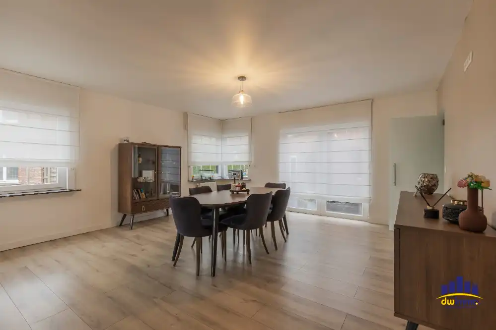 Instapklare, volledig gerenoveerde woning met 4 slaapkamers & ruime tuin in Evergem foto 6