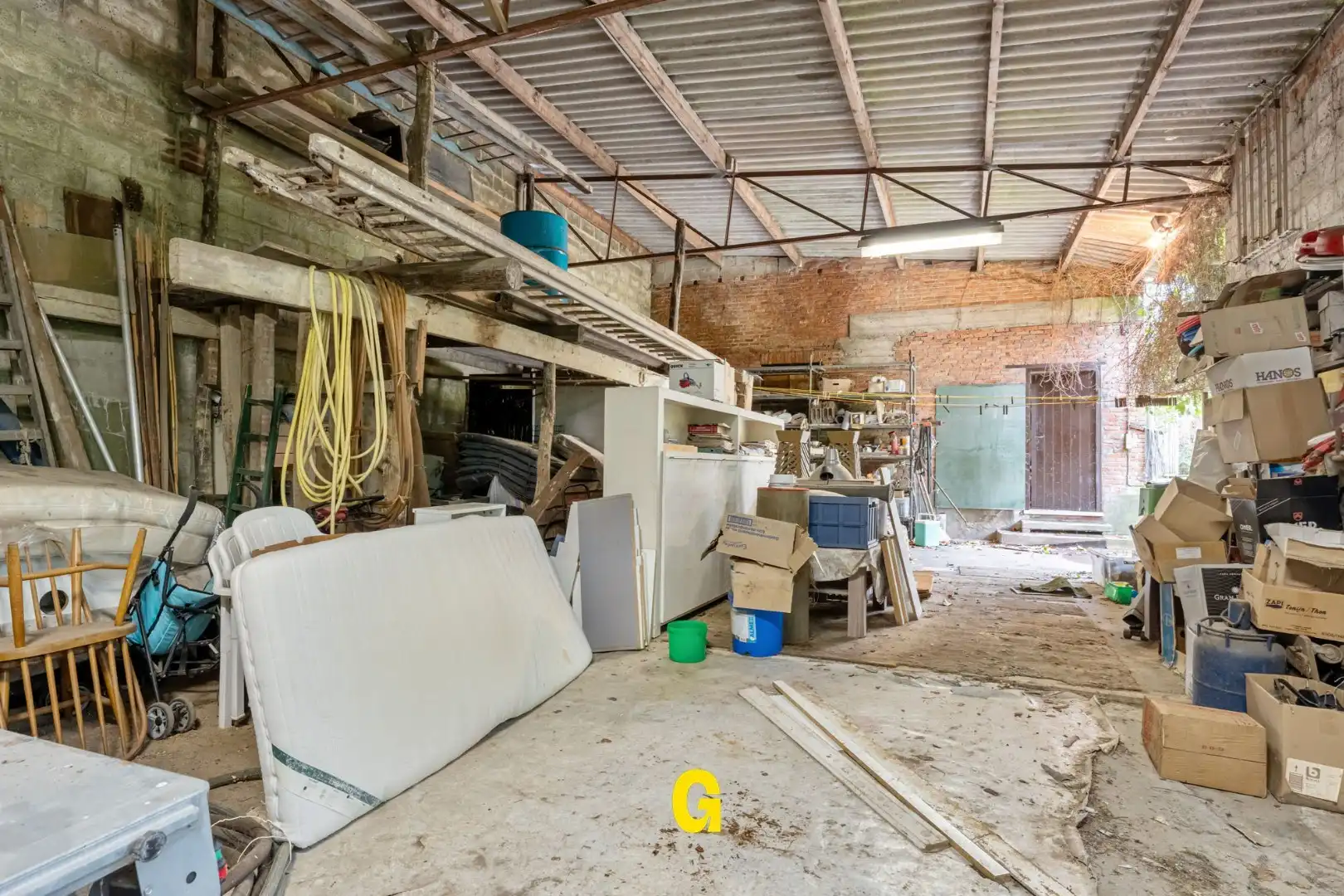 VERKOCHT - Degelijk gebouwde halfopen woning met tuin en 315 m² vergunde opslagplaatsen en garage, vlak bij het centrum van Hoeselt foto 22