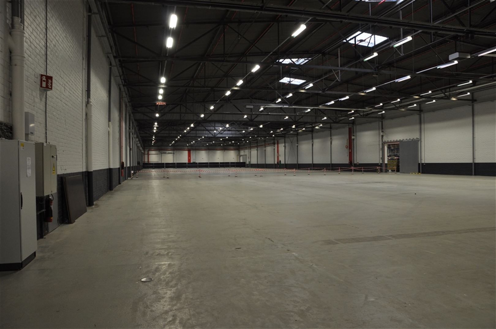 Logistieke unit + kantoren te Zele foto 13