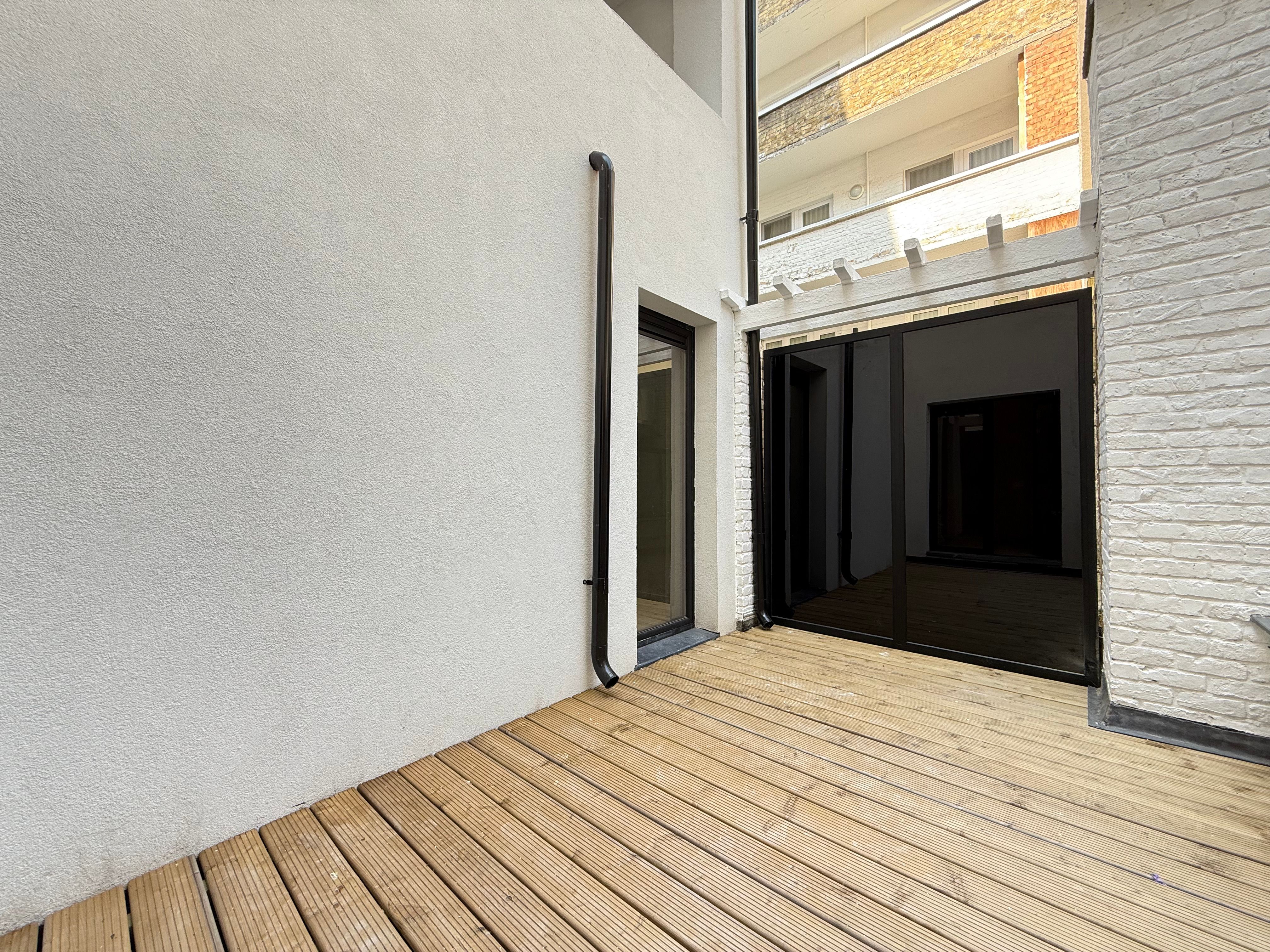 Subliem gerenoveerd appartement met terras foto 8