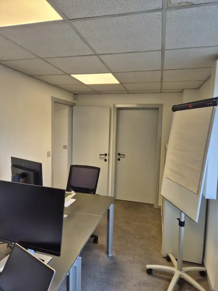 1.144m² Bedrijfsgebouw op 25a38ca foto 14