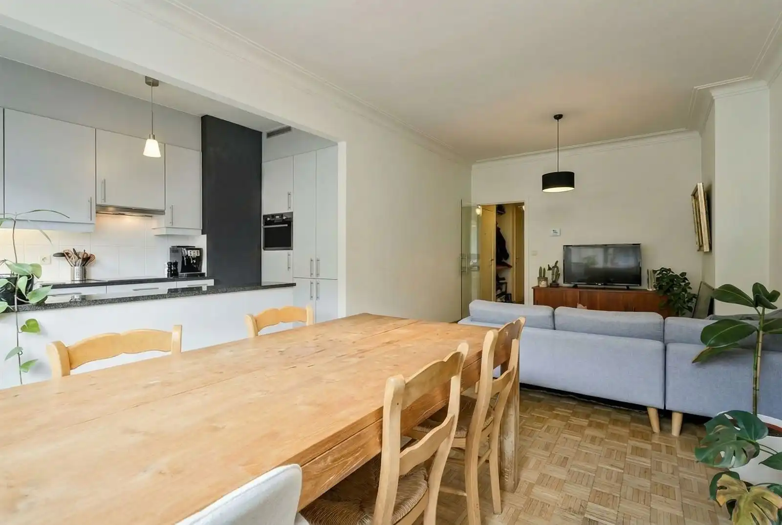 2 slaapkamer appartement op het Zuid ondergebracht in een klein en rustig gebouw. foto {{pictureIndex}}