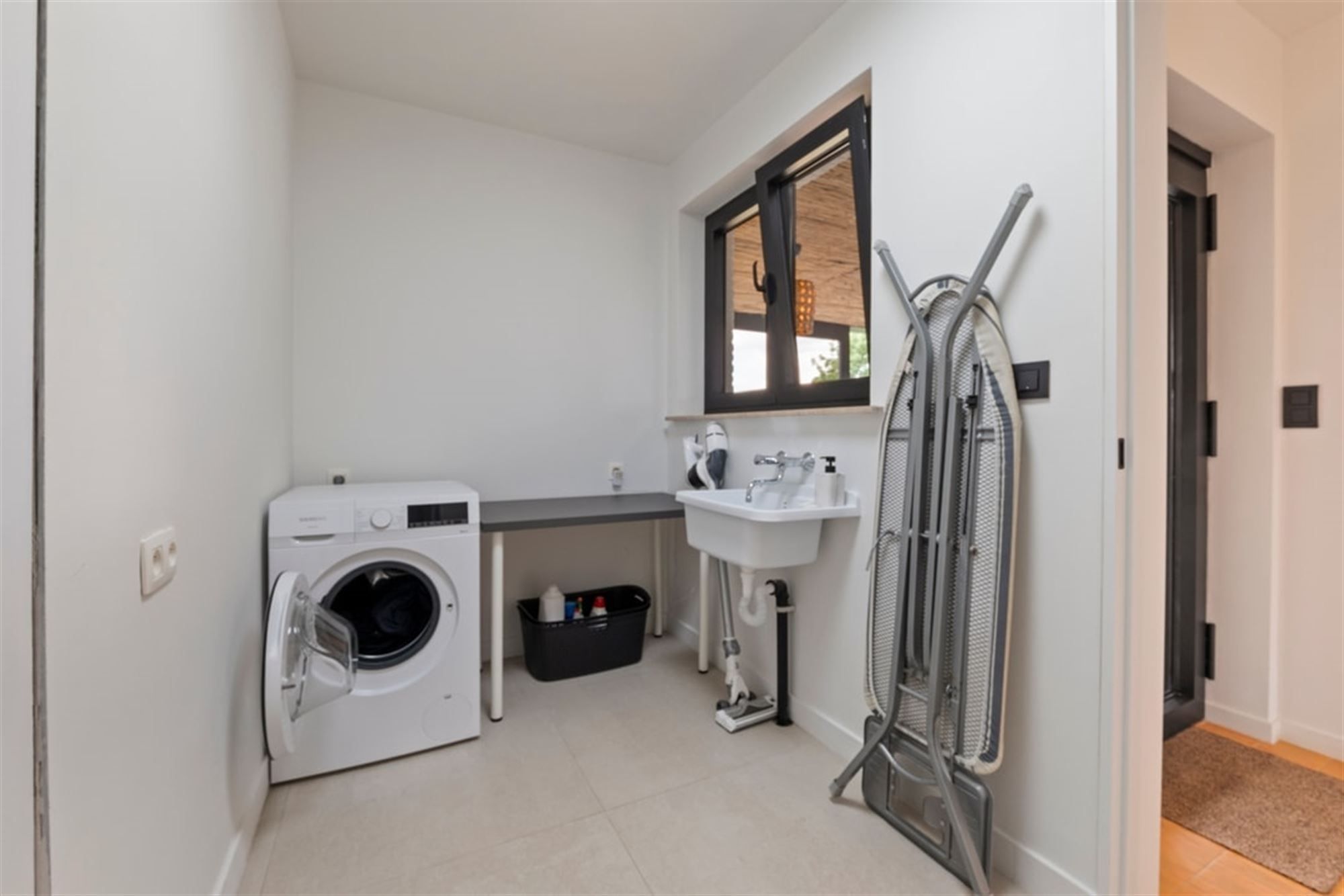 UNIEKE DESIGNWONING MET MODERNE AFWERKING EN STIJVOLLE ARCHITECTUUR foto 44