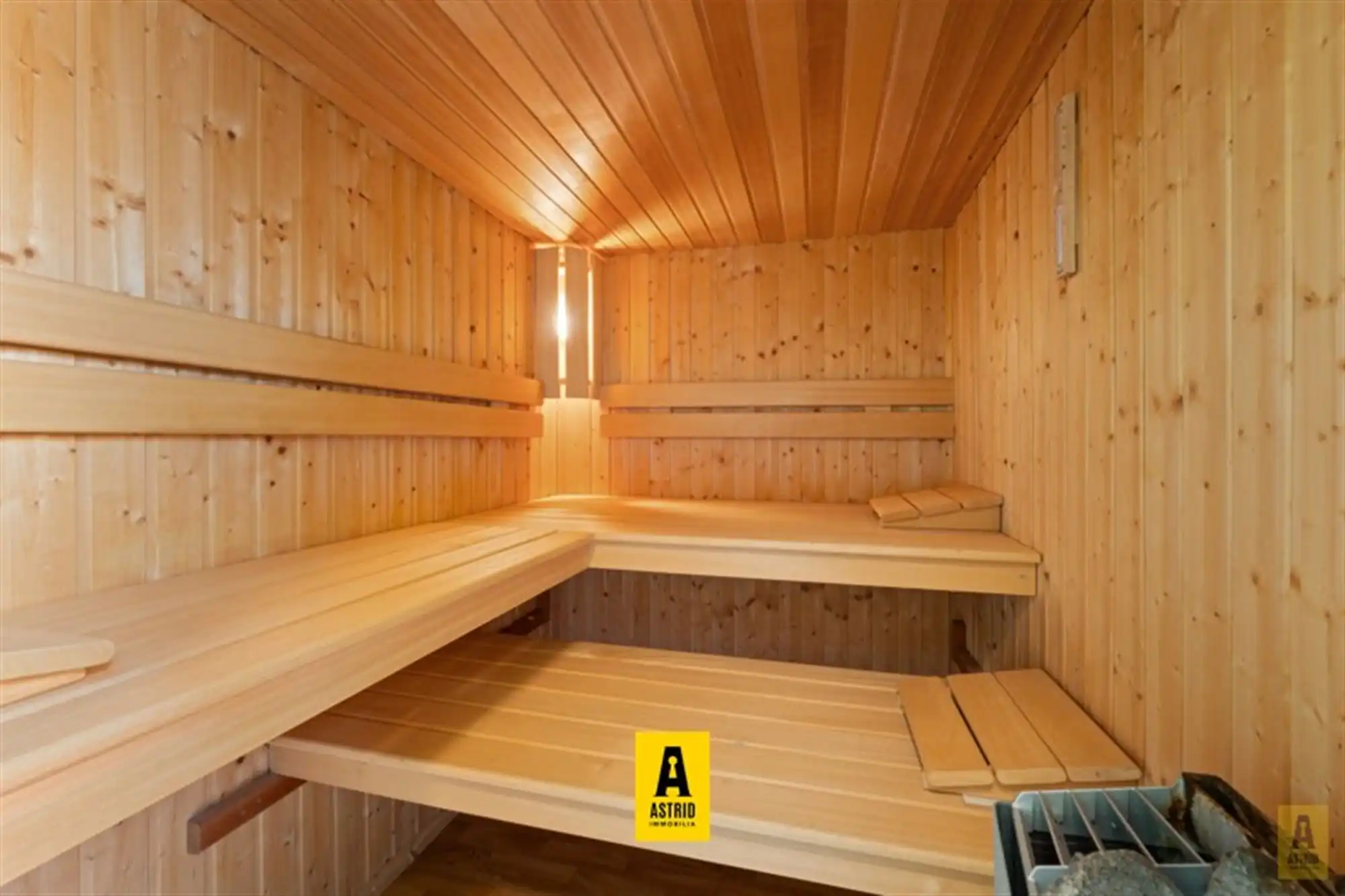 Karaktervolle voormalige dokterswoning met zee aan ruimte en mogelijkheden! foto 44