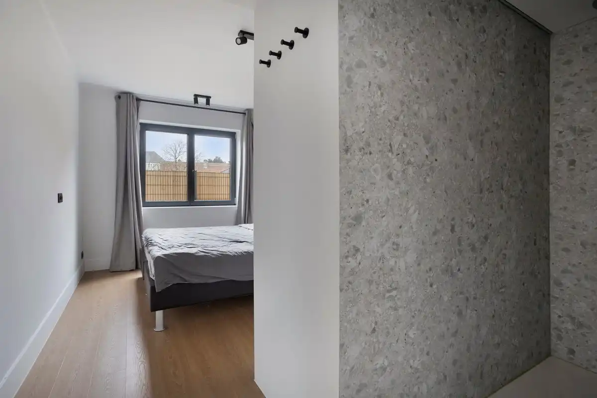 INSTAPKLAAR, VOLLEDIG GERENOVEERD APPARTEMENT MET 2 SLAAPKAMERS TE HUUR OP JAARBASIS foto 16